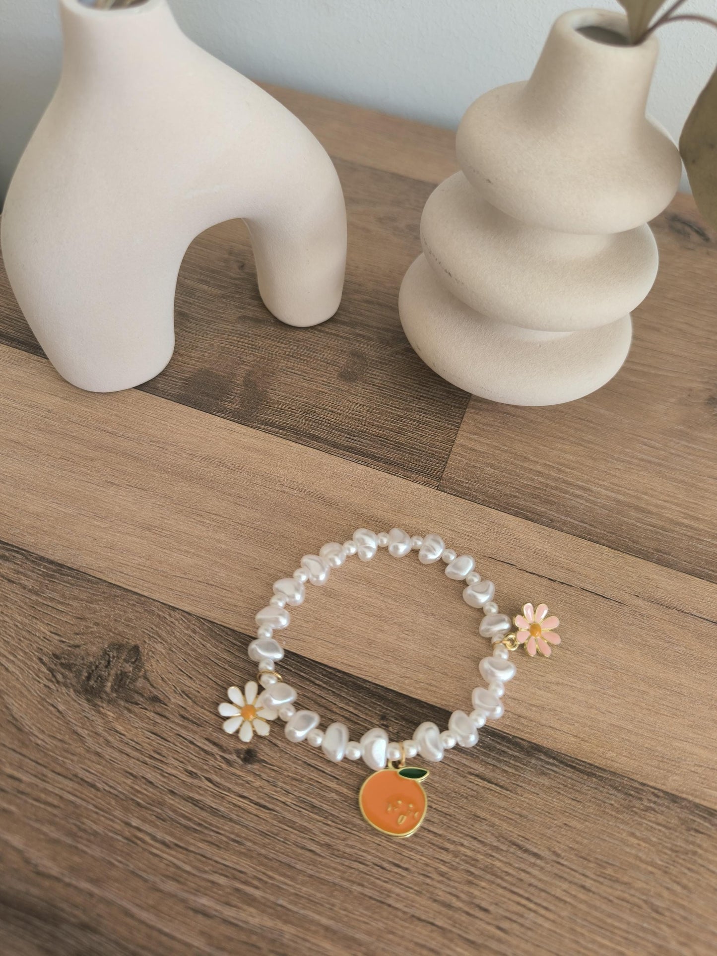 Perlenarmband Boho Set | Sommer Armband Orange und Blumen | 2-teilig | Gummiband & vergoldetes Edelsteinarmband | Geschenkidee