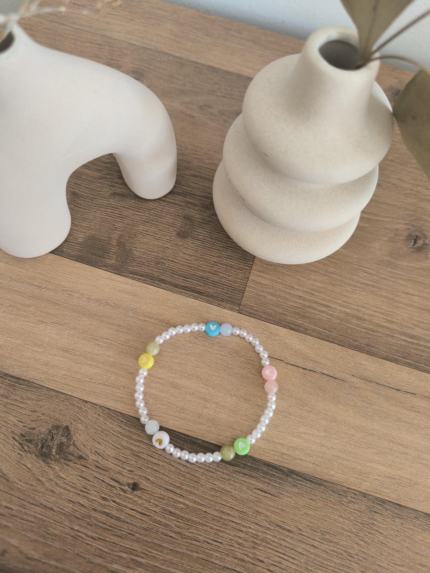 Perlenarmband mit Herzperlen & Edelsteinen | Rosenquarz, Aquamarin, Mondstein, Serpentin | bunt, Boho, elastisch, handmade