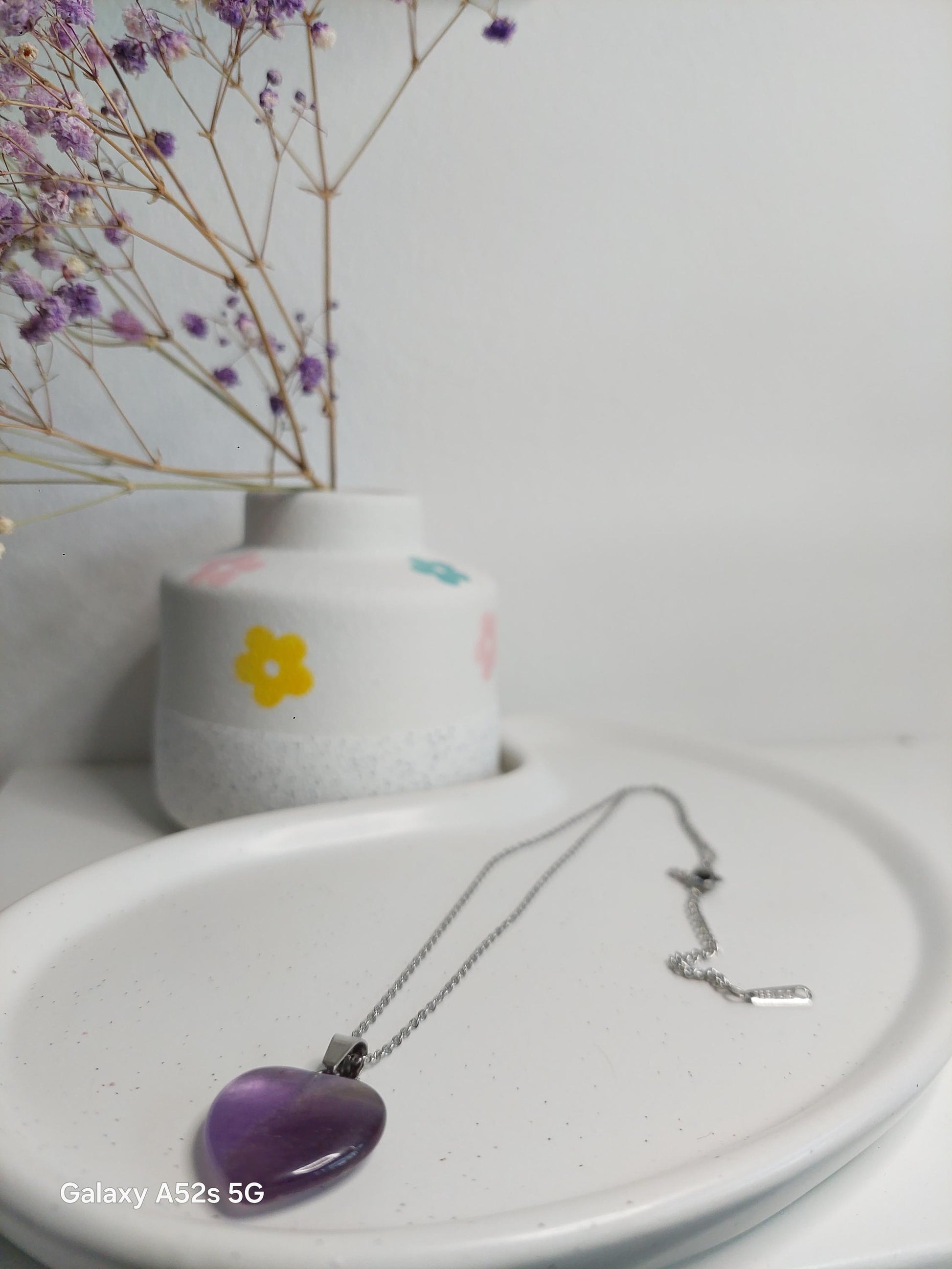 Silberne Edelstahlkette oder Lederband mit Amethyst Herz Edelstein, minimalistischer Schmuck, Geschenk für Frauen, Spiritualität Heilstein