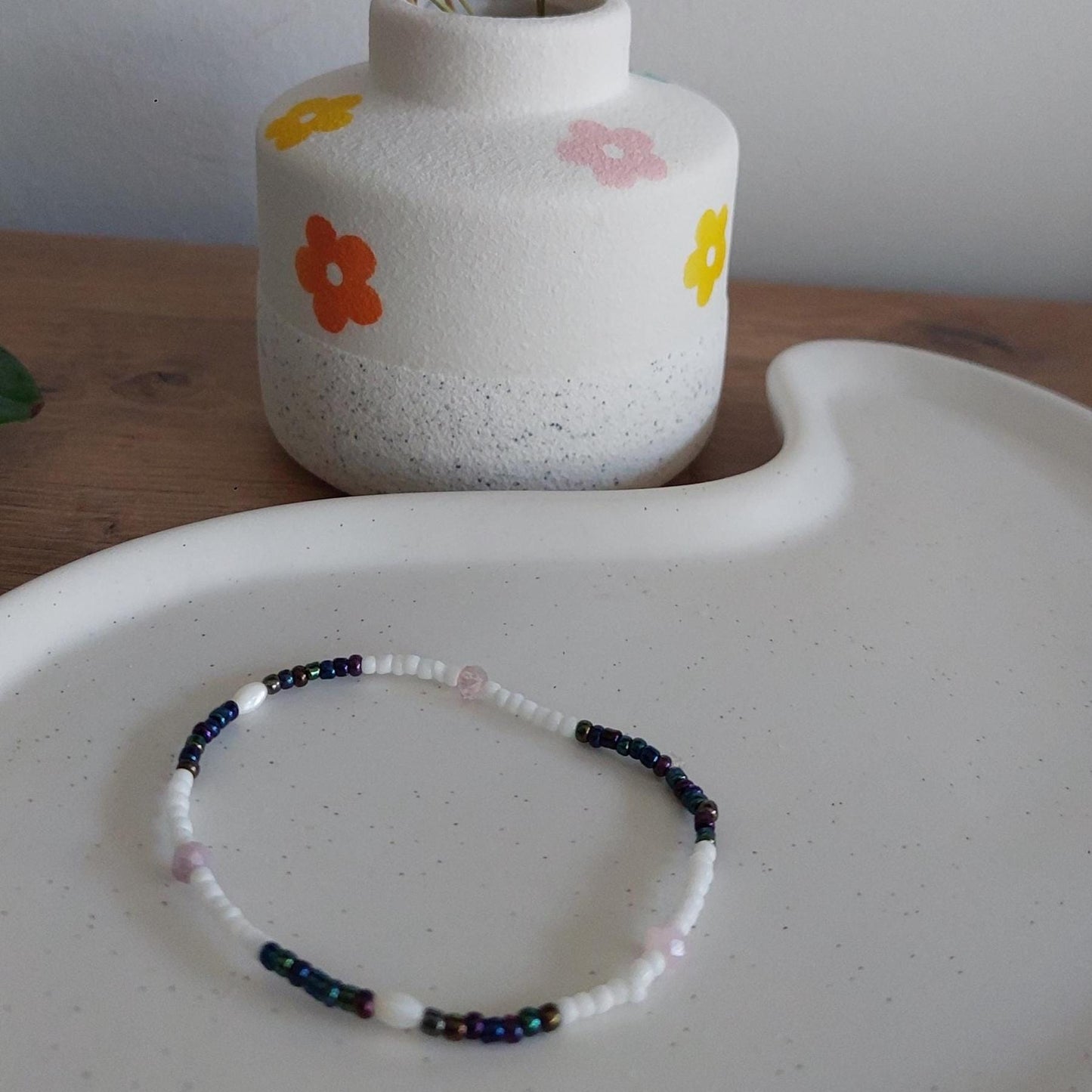 Perlenarmband bunt boho | Gummiband | Handmade Armband | Muschelperlen & Edelsteinakzente | zartes Armband | Geschenk für sie | individuell
