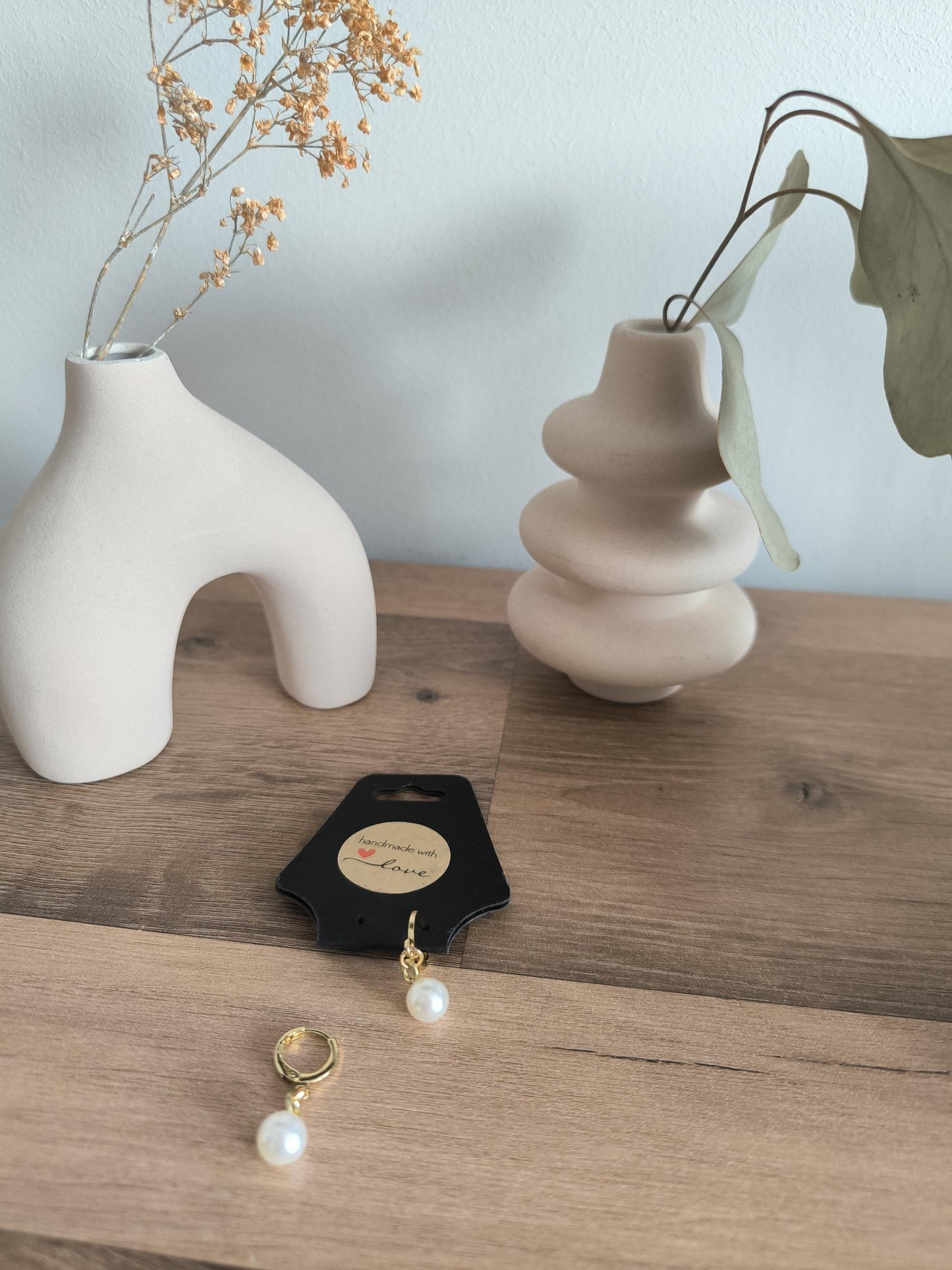 Elegante Perlenohrringe – Edelstahl 14k vergoldet | Creolen Stecker mit Perlenanhänger | minimalistischer Schmuck | Geschenk für Frauen