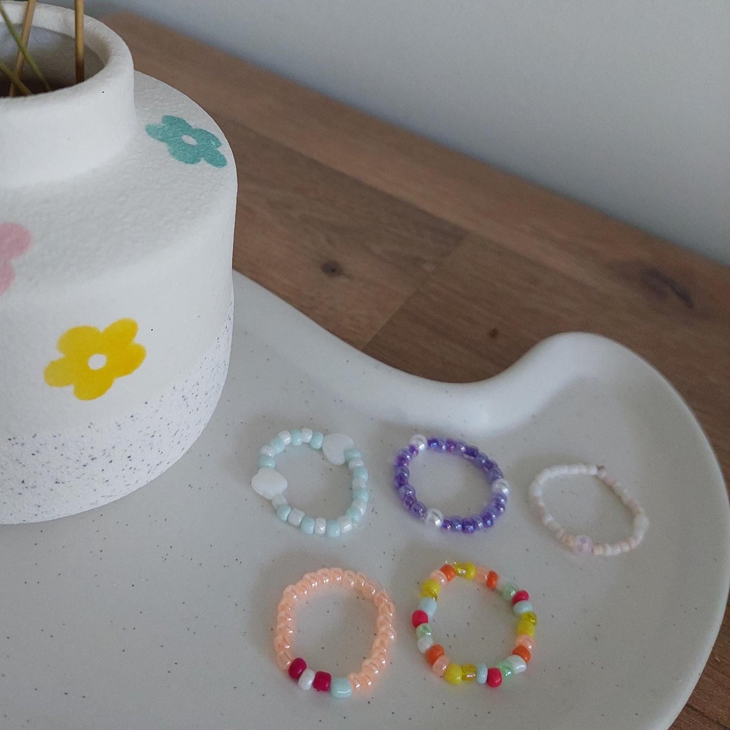 Bunte Perlenringe | einzeln erhältlich | Elastisch | handmade | Gummiband | Boho | Y2K Stil | Summer Vibes | Boho Ringe | Geschenk für Sie