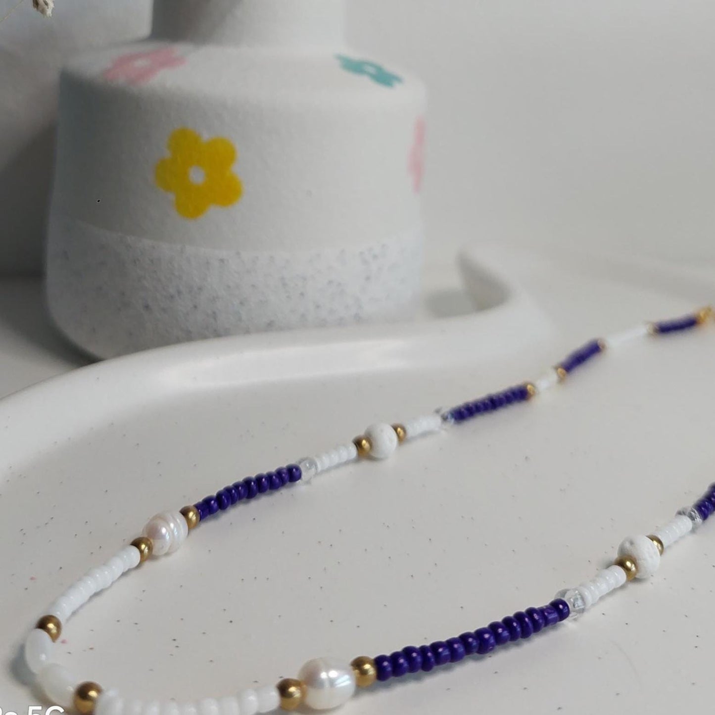 Blau weiße Perlenkette | handmade Halskette | zart Sommer Boho | Edelstahl vergoldet | Minimalistisch | Muschelperlen | Geschenk für sie