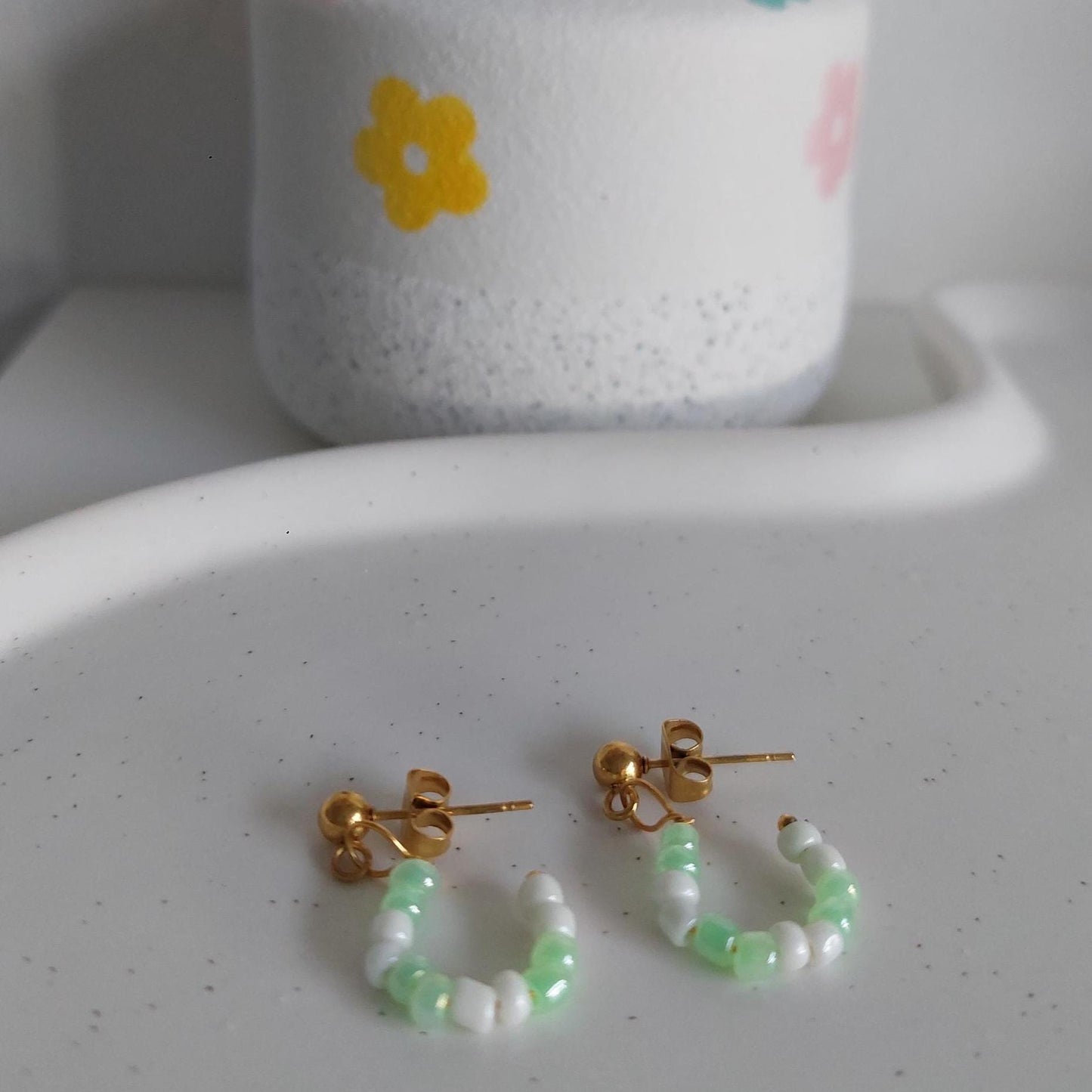 Halbcreolen Ohrringe mit Perlen | Edelstahl vergoldet | Handmade | Stainlessteel Kleine Stecker | Farbwahl möglich | Boho Schmuck | für sie