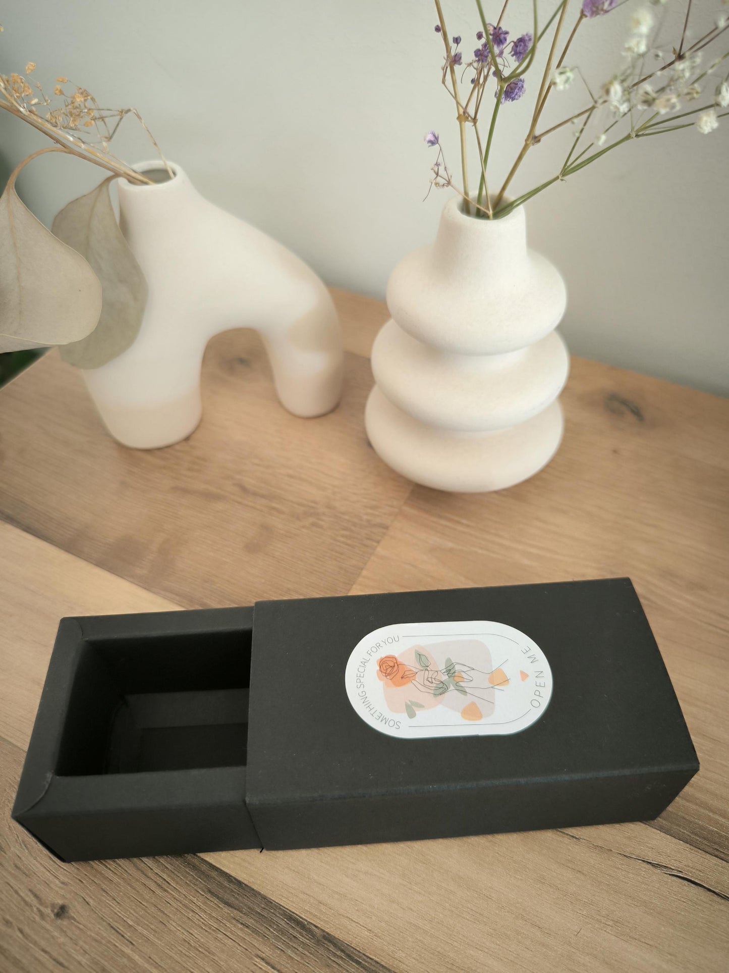 Geschenkverpackung Schmuckbox schwarz mit Organza-Säckchen & Papierfolie – edle Schmuckverpackung für Armbänder, Ketten, Ohrringe, Edelstein