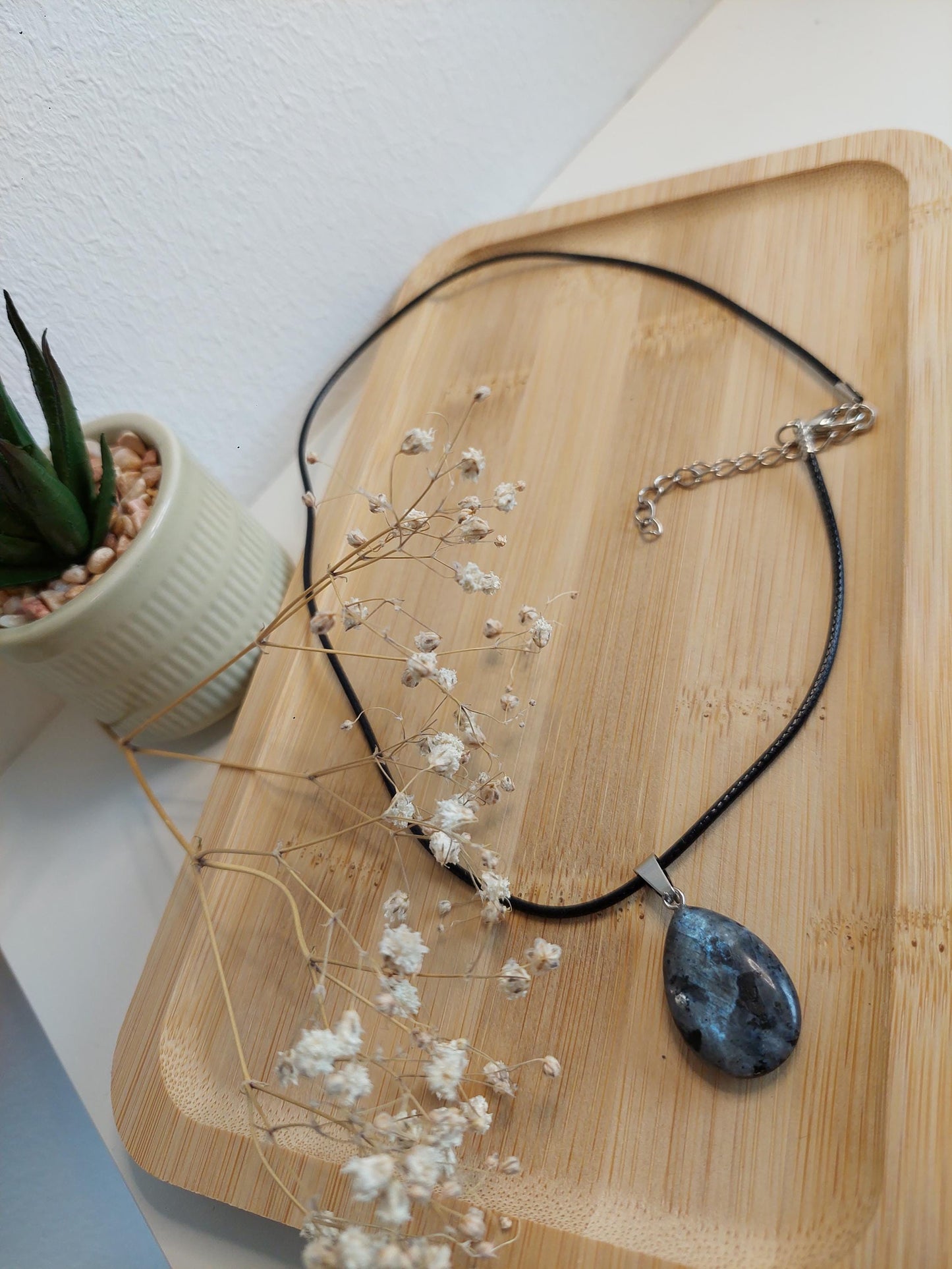 Larvikit Kette Wassertropfen – Schutzstein Halskette, Naturstein Schmuck, Heilstein Geschenk für Sie, Lederband, Edelstahlkette, Stainless