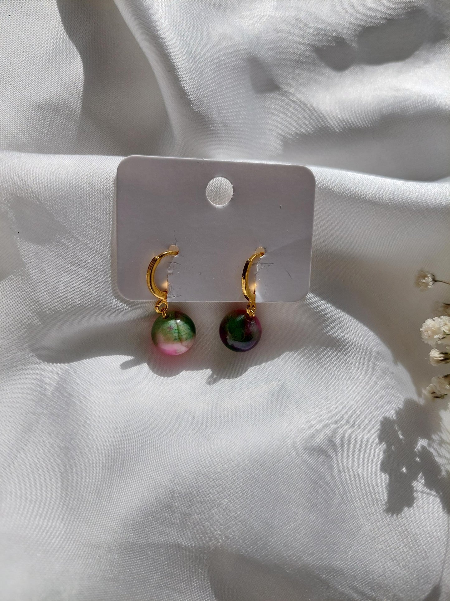 Grün Pinke Edelstein Ohrringe Gold | Minimalistische Creolen | Edelstahl Vergoldet | Natürlicher Schmuck | Geschenk für Sie