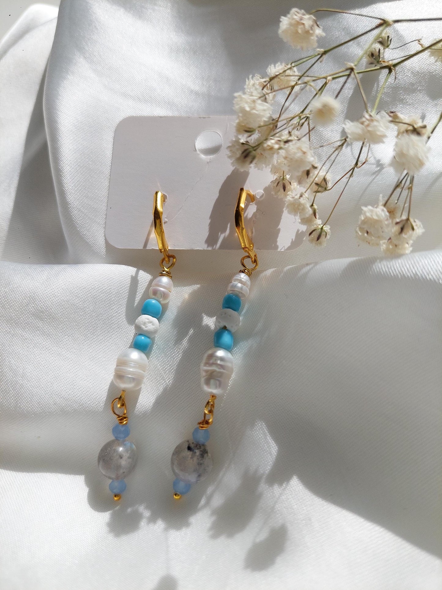 Handgemachte Mondstein & Perlen Ohrringe | Vergoldete Edelstahl Creolen | Turmalin Schmuck | Boho Perlenohrringe | Geschenk für Frauen