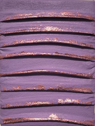 little Violette Vibes - Tanya Silva - Acryl, Objekte auf Leinwand