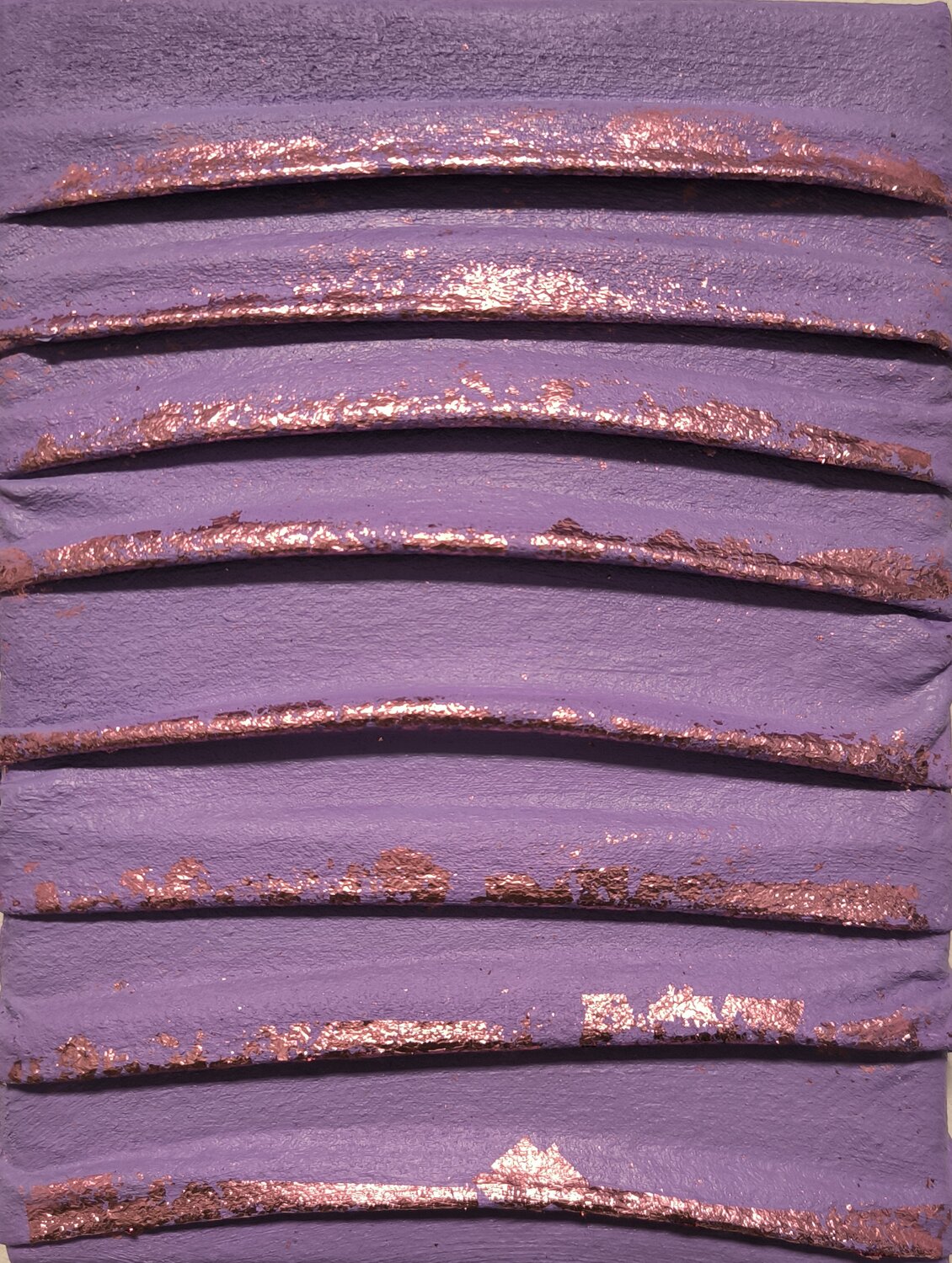 little Violette Vibes - Tanya Silva - Acryl, Objekte auf Leinwand