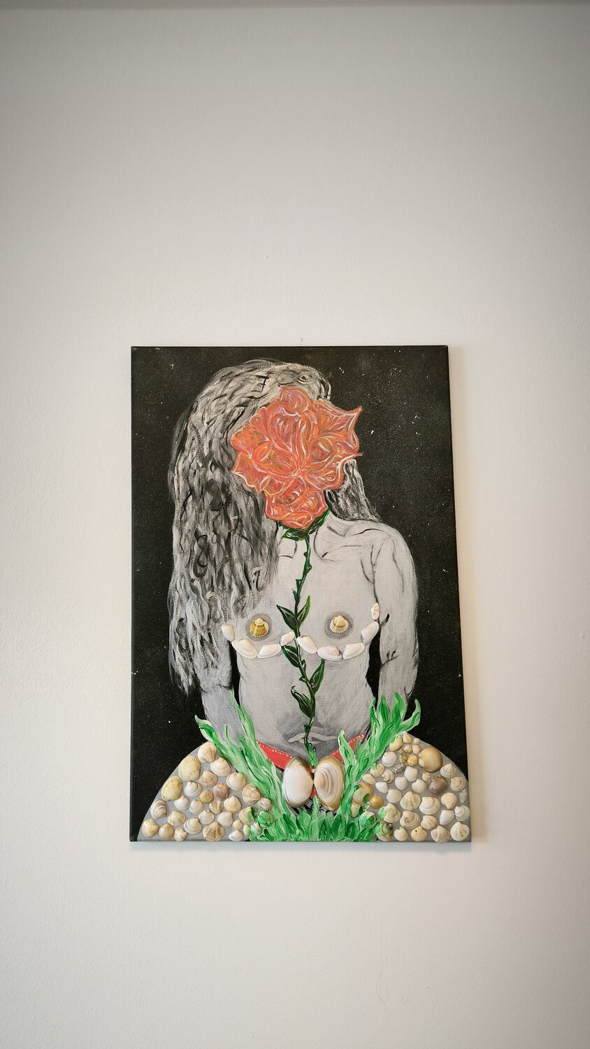 Woman in Universe - Trandafir - Tanya Silva - Acryl, Organisches Material auf Leinwand