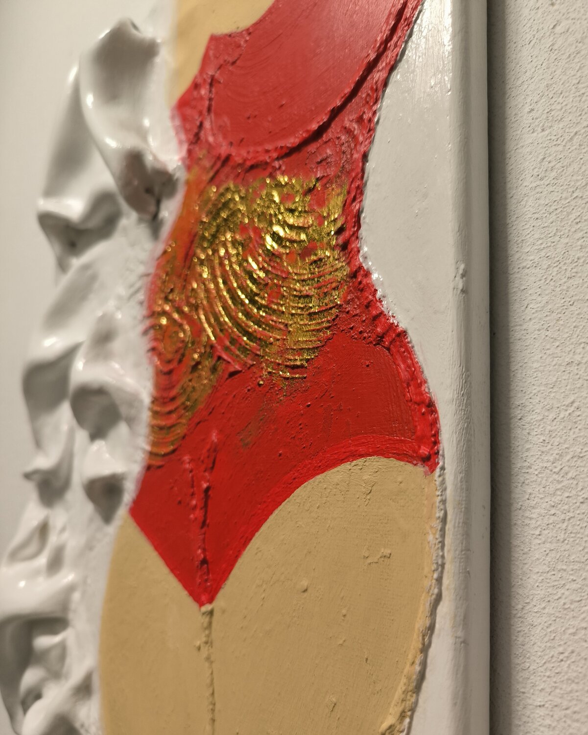 Lady in red - Tanya Silva - Acryl, Zement auf Leinwand