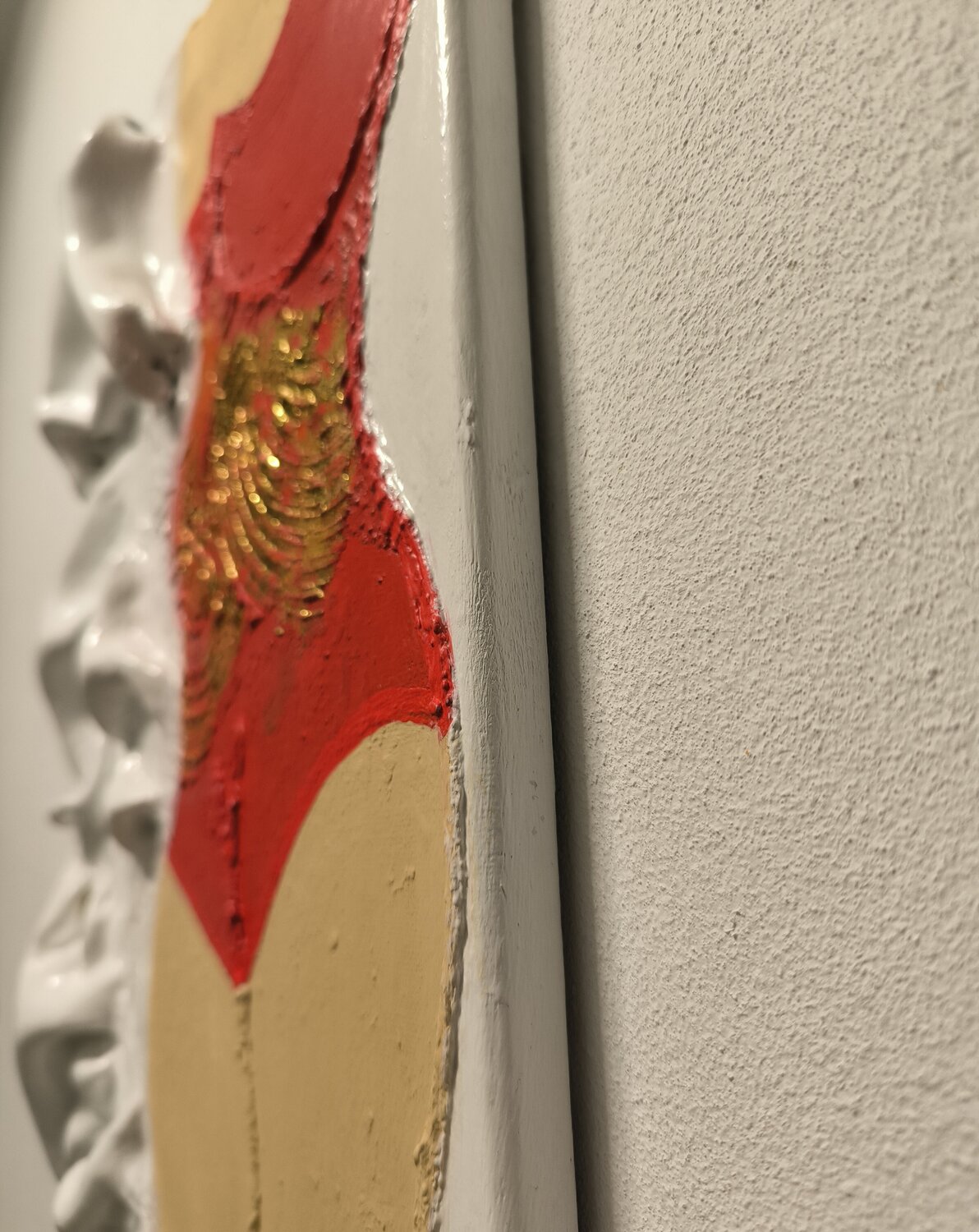 Lady in red - Tanya Silva - Acryl, Zement auf Leinwand