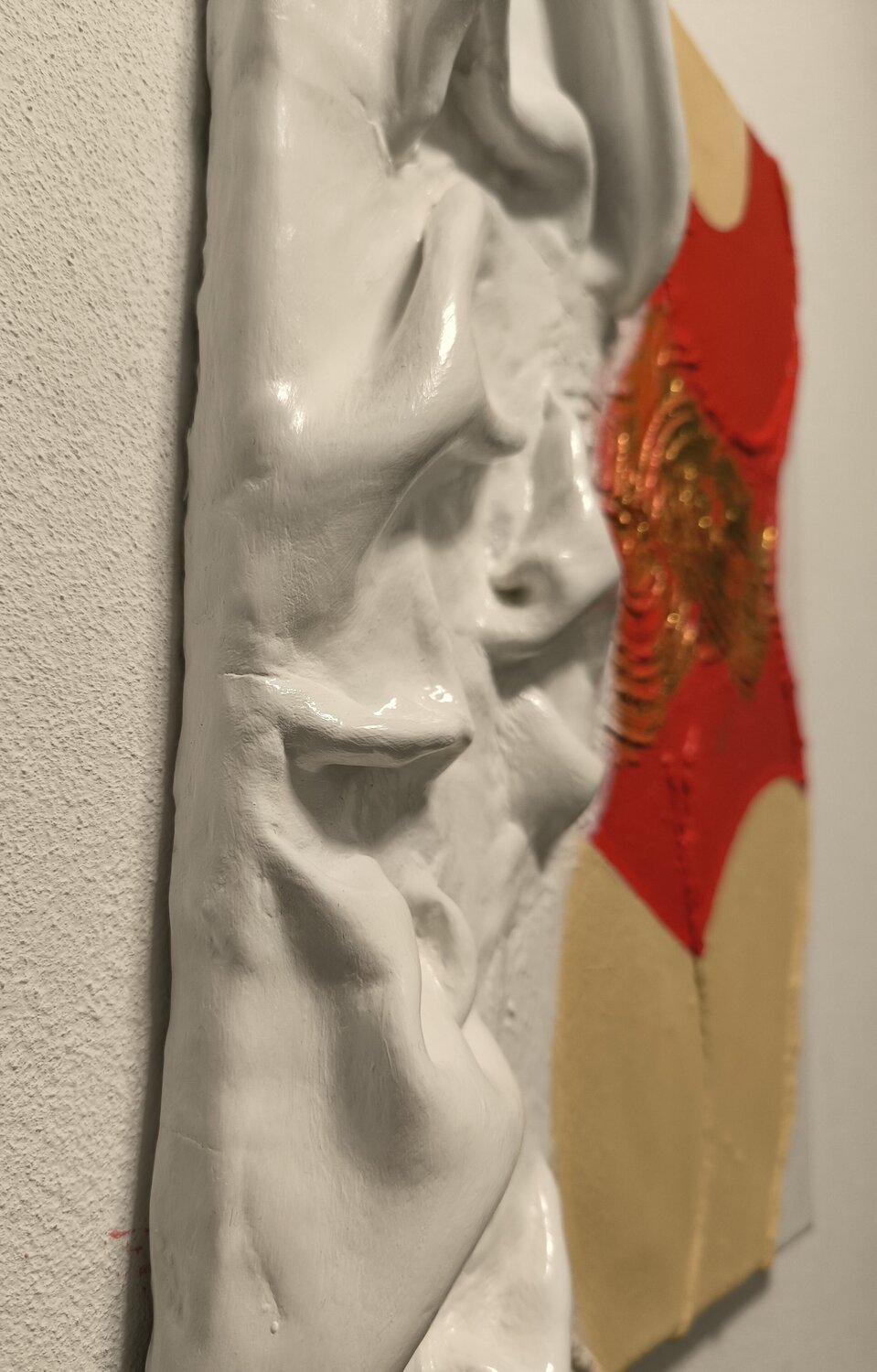 Lady in red - Tanya Silva - Acryl, Zement auf Leinwand