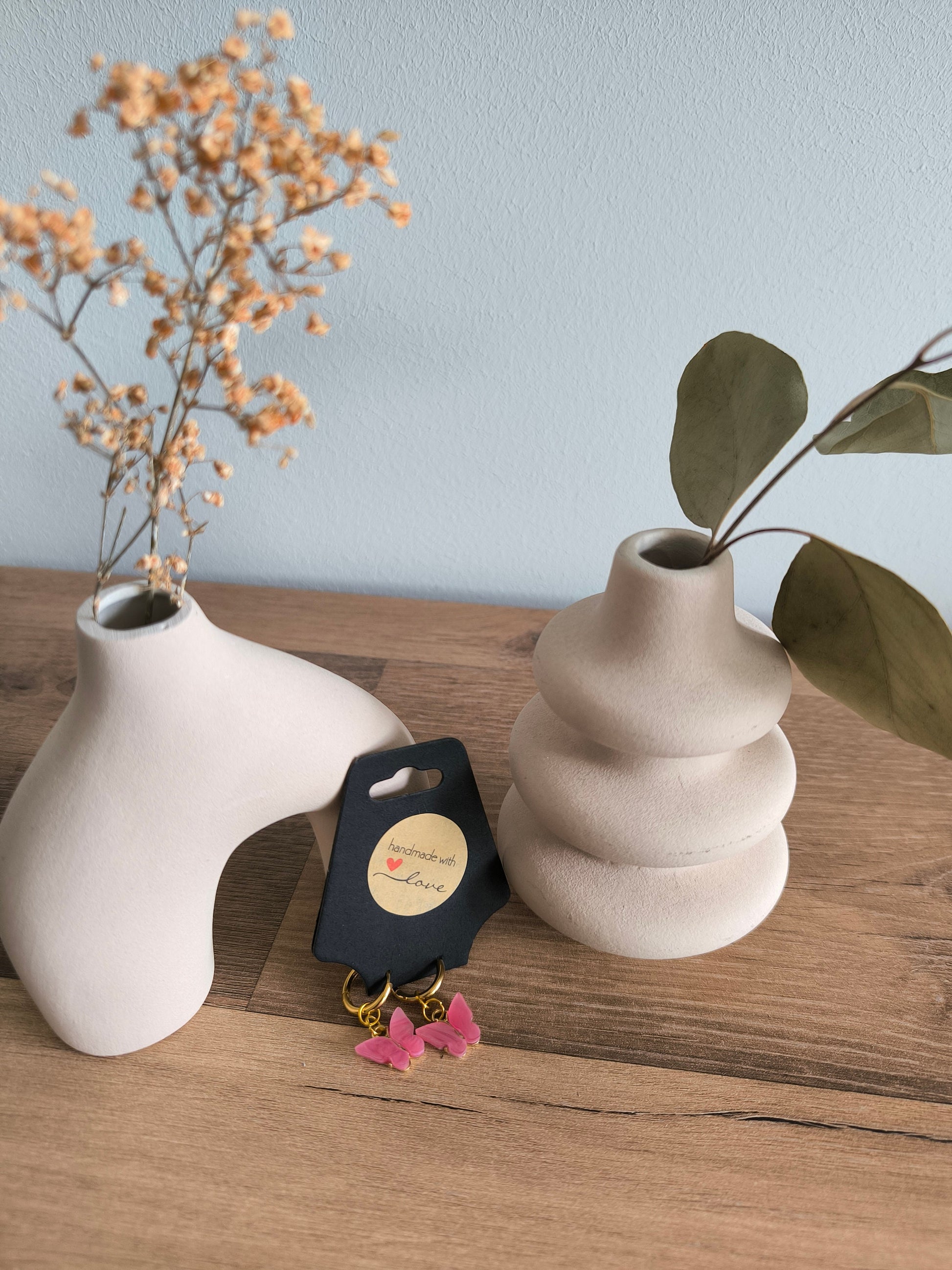 Kleine und große Creolen mit Schmetterling-Anhänger Damen Mädchen Ohrringe, Boho, Geschenk für Sie