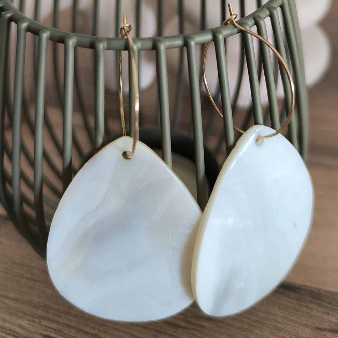 Vintage Muschelperlen Anhänger auf Creolen, Hochzeit, Damenschmuck, Geschenk für Sie