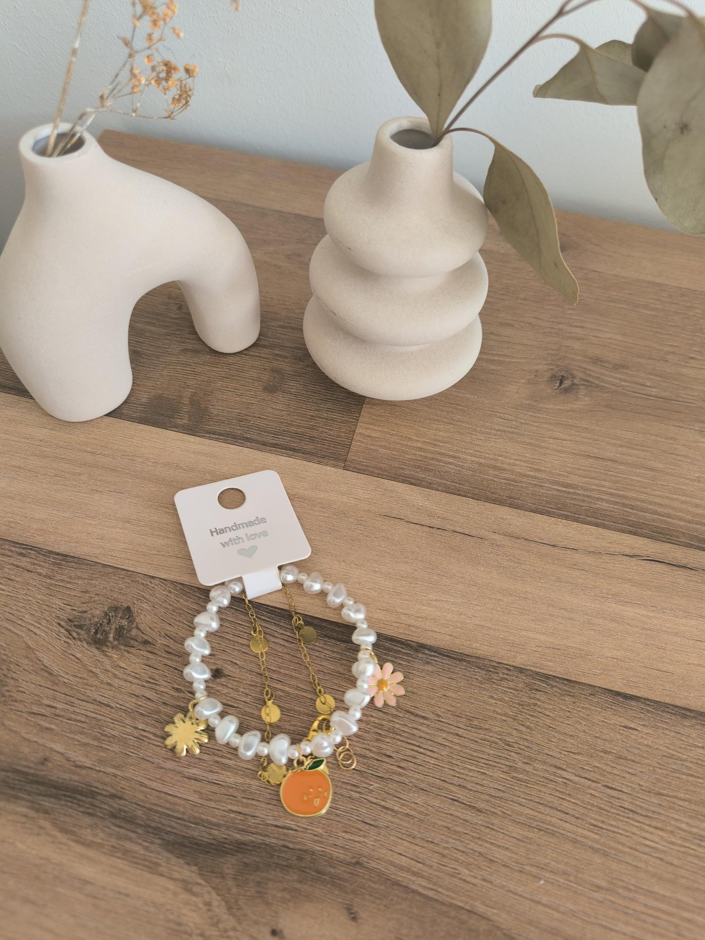 Perlenarmband Boho Set | Sommer Armband Orange und Blumen | 2-teilig | Gummiband & vergoldetes Edelsteinarmband | Geschenkidee