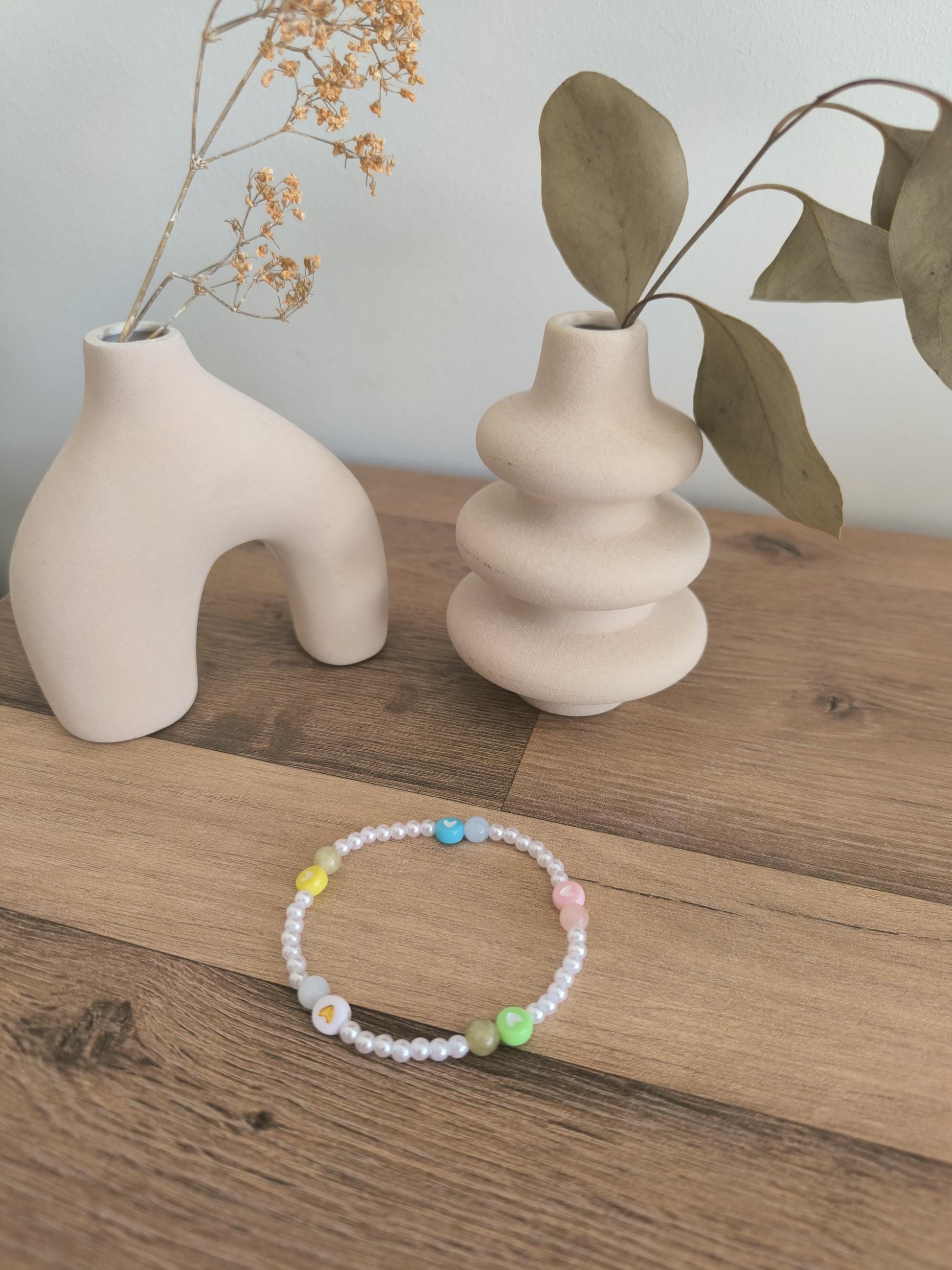 Perlenarmband mit Herzperlen & Edelsteinen | Rosenquarz, Aquamarin, Mondstein, Serpentin | bunt, Boho, elastisch, handmade