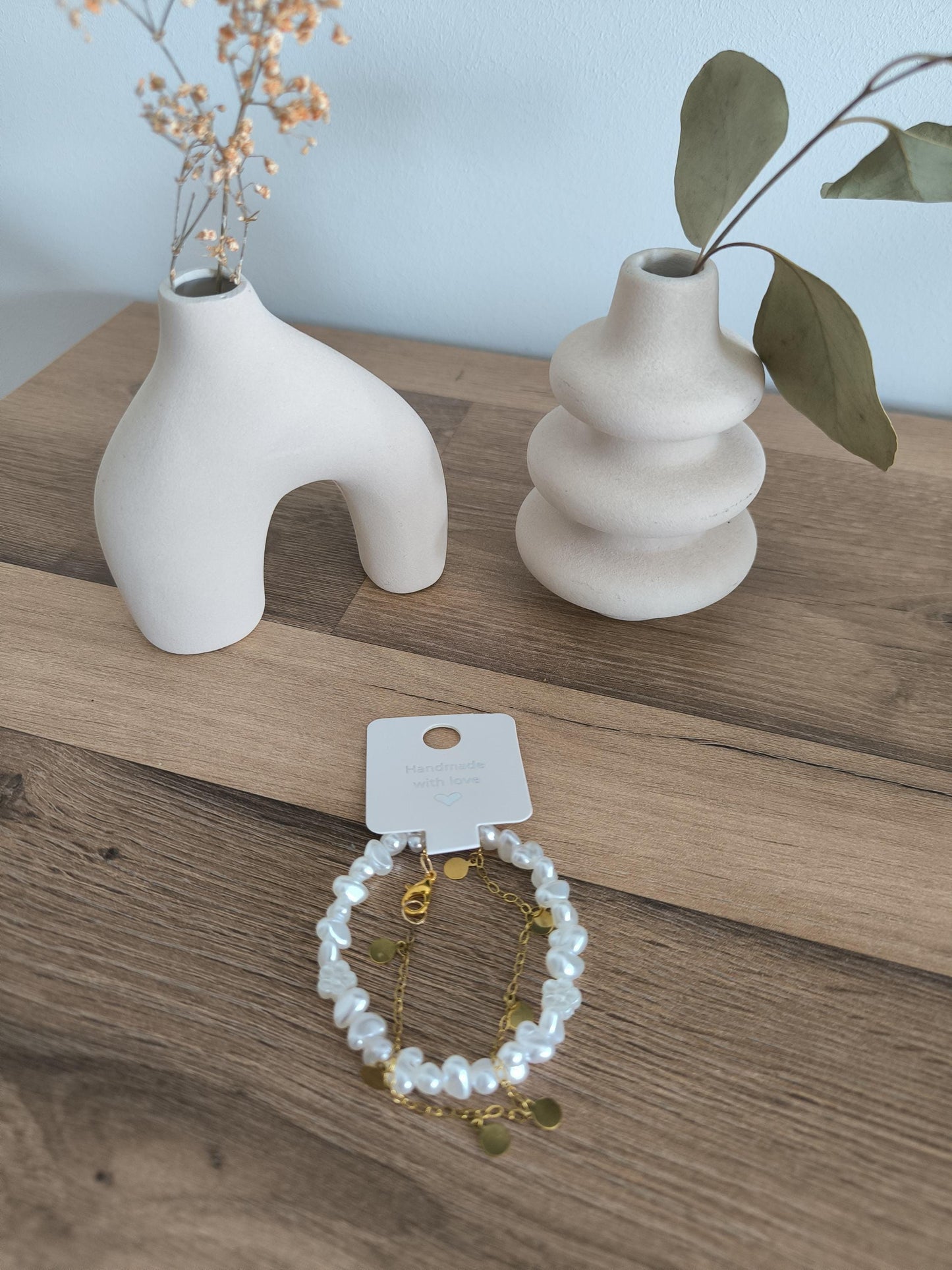 weißes Perlenarmband Boho Set | Elegantes Armband | 2-teilig | Gummiband & vergoldetes Edelsteinarmband | Geschenkidee für Sie | Hochzeit |