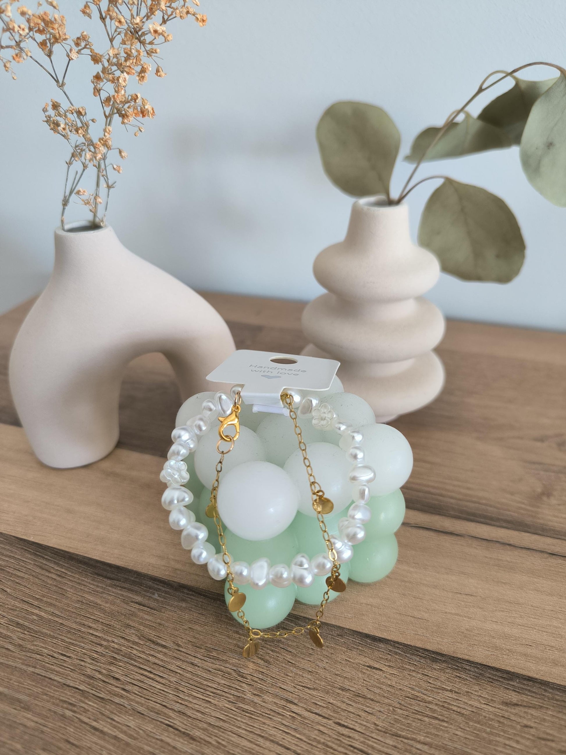 weißes Perlenarmband Boho Set | Elegantes Armband | 2-teilig | Gummiband & vergoldetes Edelsteinarmband | Geschenkidee für Sie | Hochzeit |