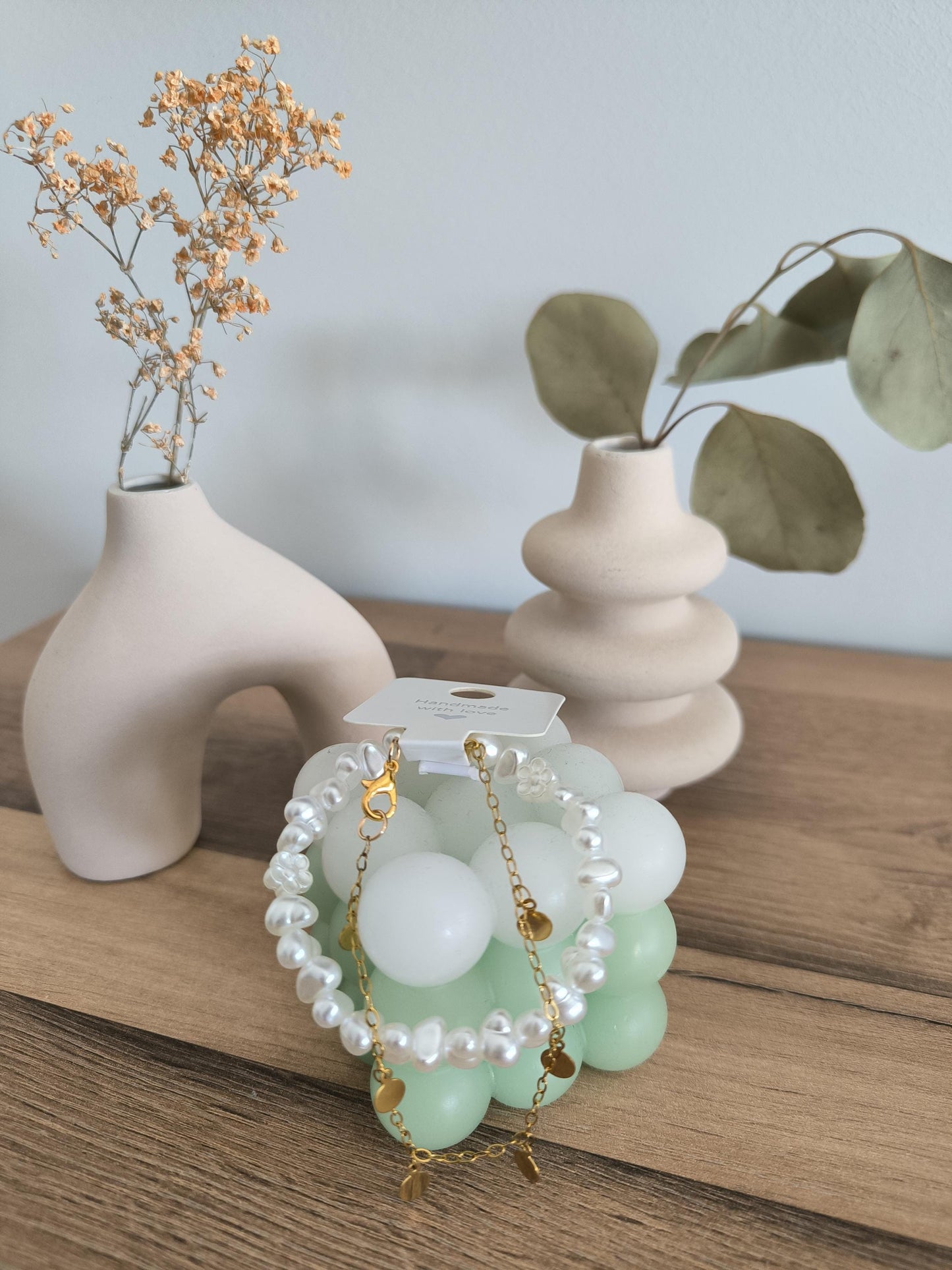 weißes Perlenarmband Boho Set | Elegantes Armband | 2-teilig | Gummiband & vergoldetes Edelsteinarmband | Geschenkidee für Sie | Hochzeit |