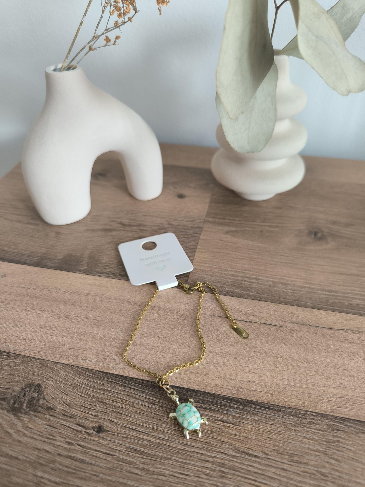 Vergoldetes Edelstahl Armband mit bunter Schildkröte | Rosa, Türkis oder Bunt | zarter Schmuck handmade | Geschenkidee Freundschaft