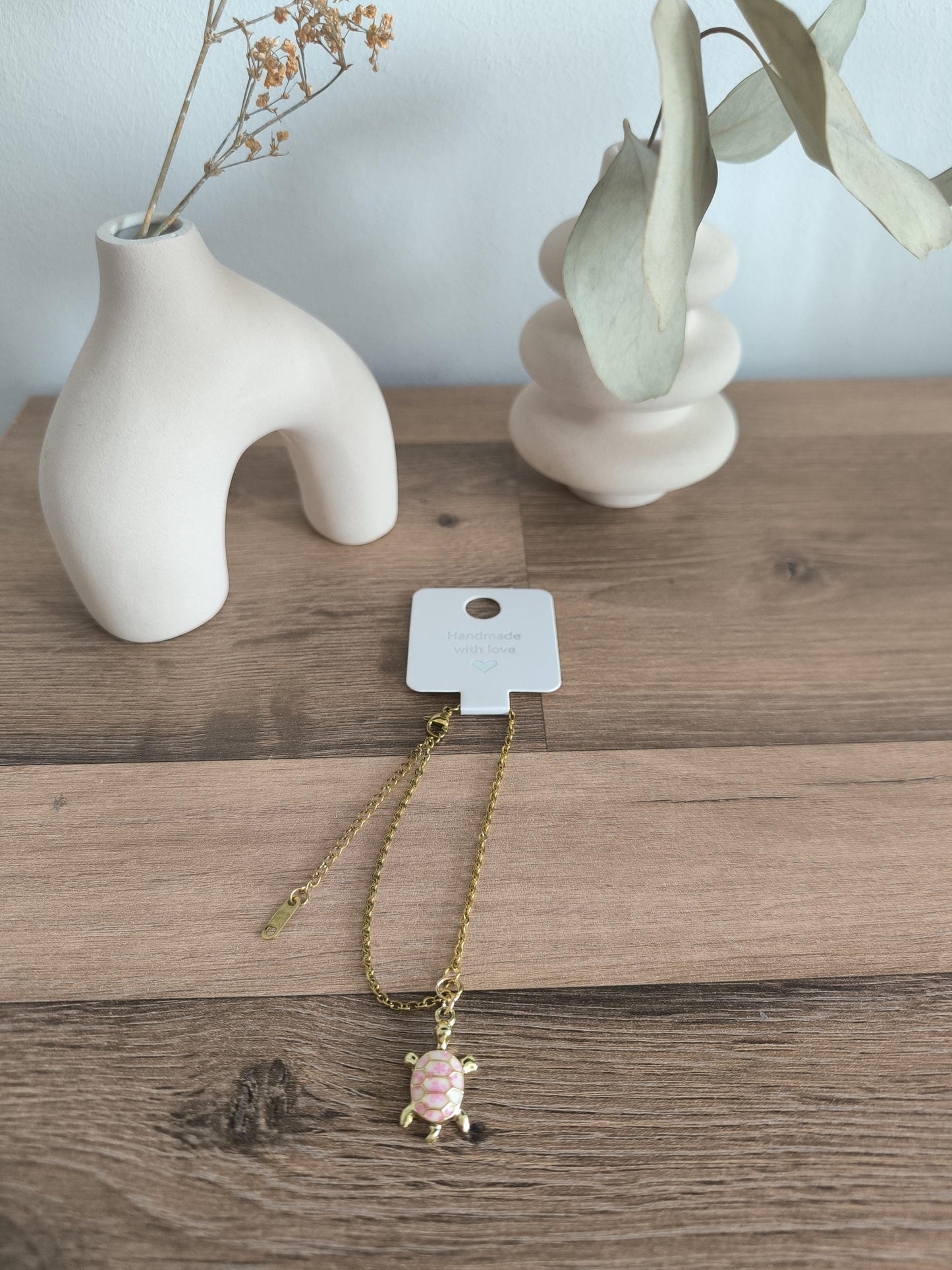 Vergoldetes Edelstahl Armband mit bunter Schildkröte | Rosa, Türkis oder Bunt | zarter Schmuck handmade | Geschenkidee Freundschaft