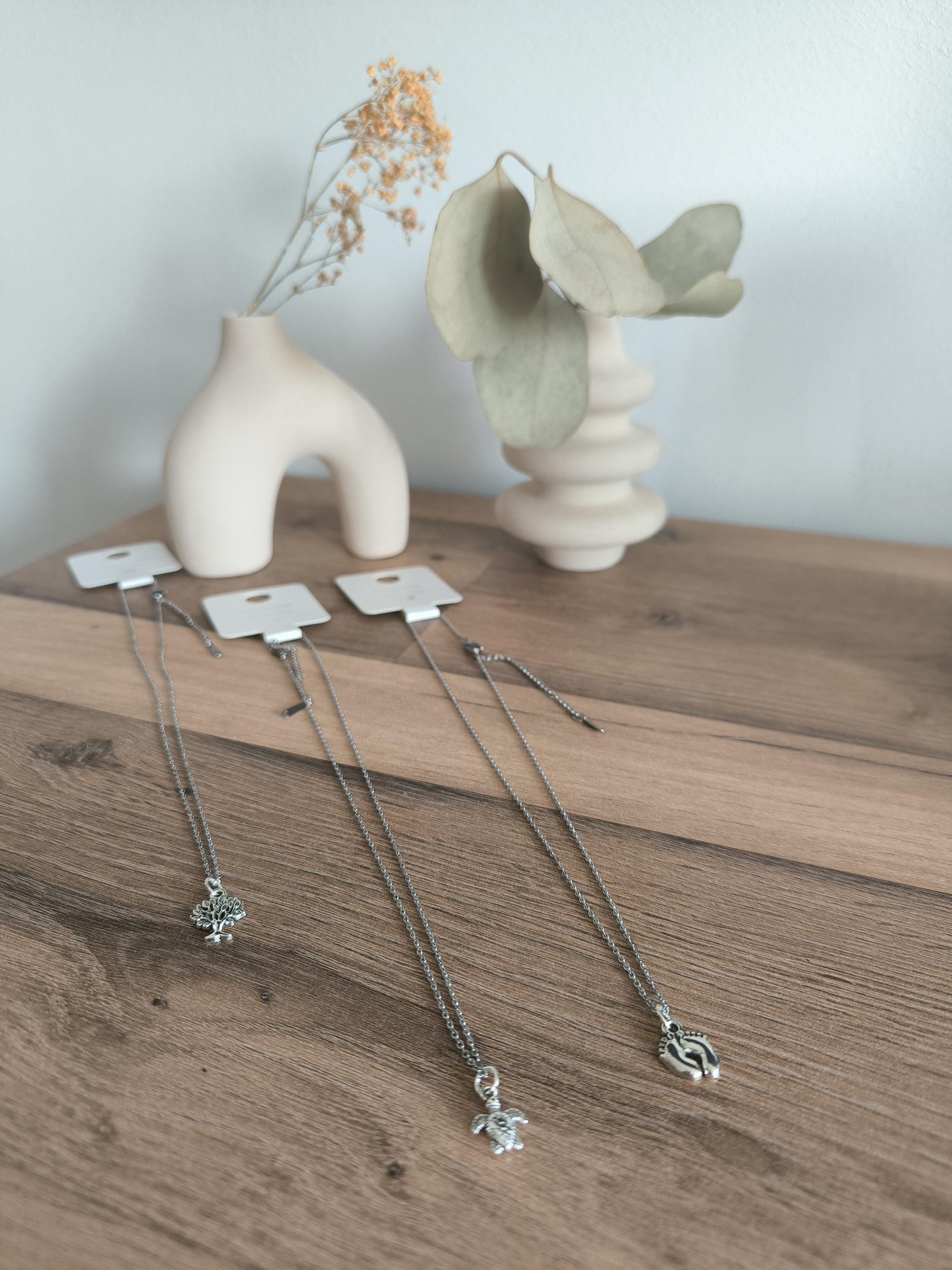 Silberne Edelstahl Halskette – Lebensbaum, Schildkröte oder Babyfüße Anhänger | versilbert, Edelstahlkette, zart, Geschenkidee | Stainless