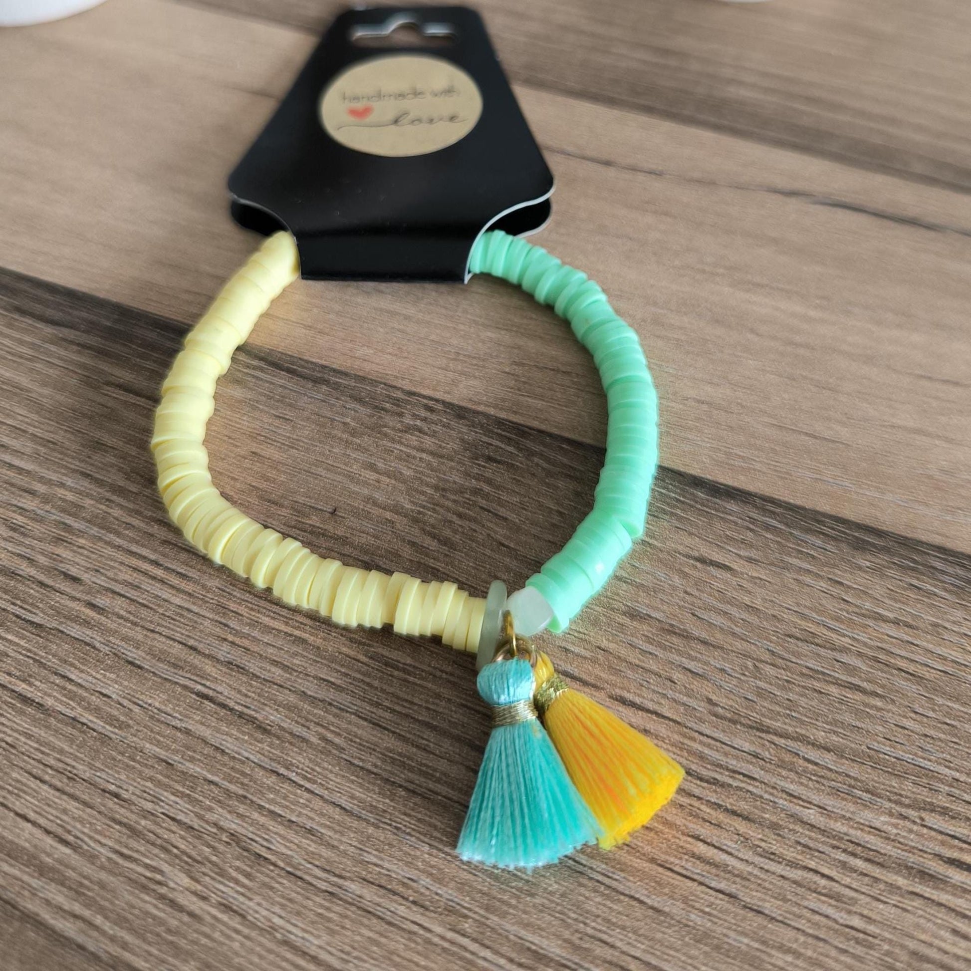 Handgemachtes Perlenarmband mit Anhänger – Buntes Armband Damen – Edelstein Armband Geschenk – Gummiband – Boho Schmuck Handmade