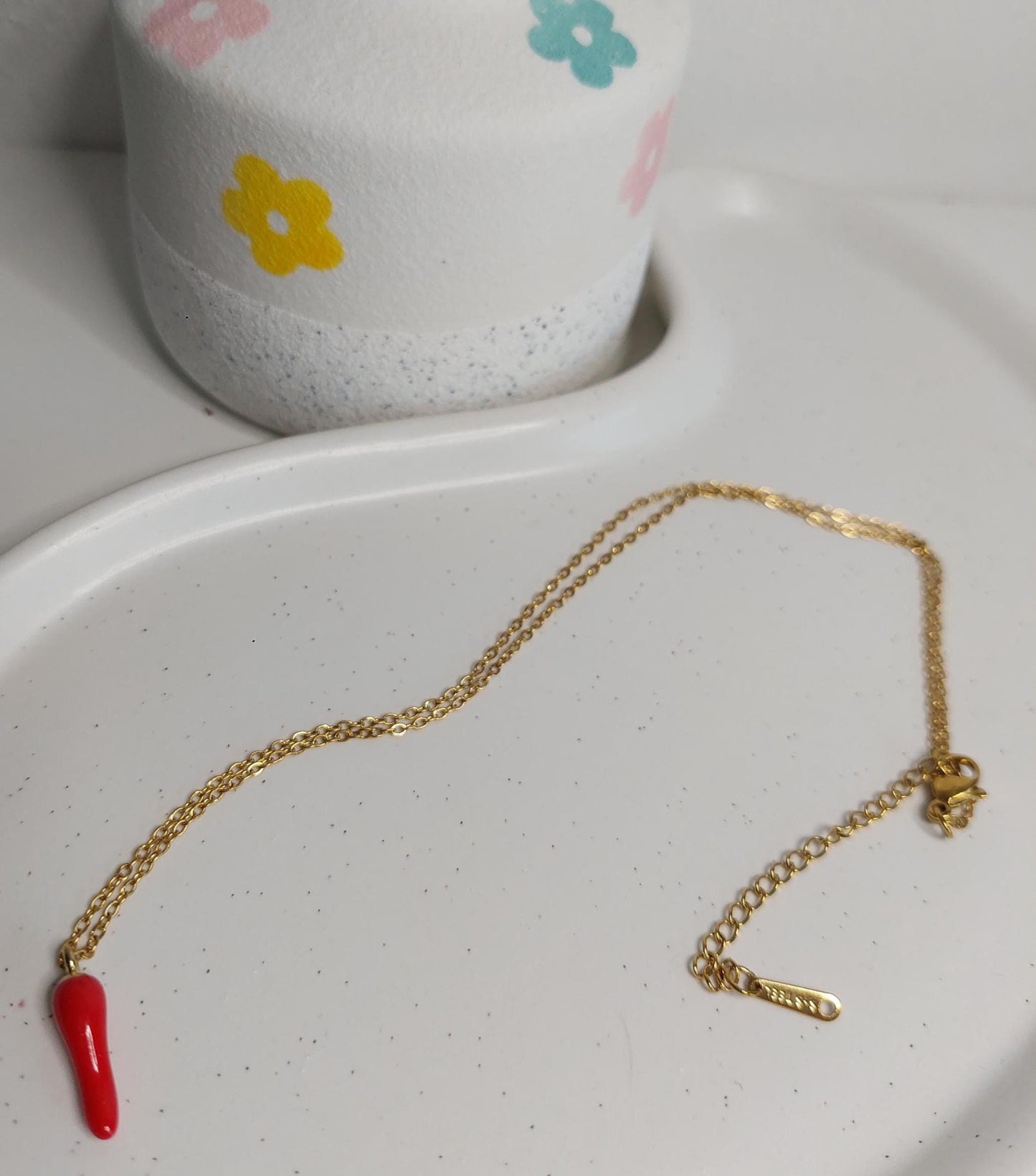 Vergoldete Edelstahlkette mit rotem Chili Anhänger | Trendige Halskette | Edelstahl Schmuck | Geschenk für Sie | Handmade Jewelry