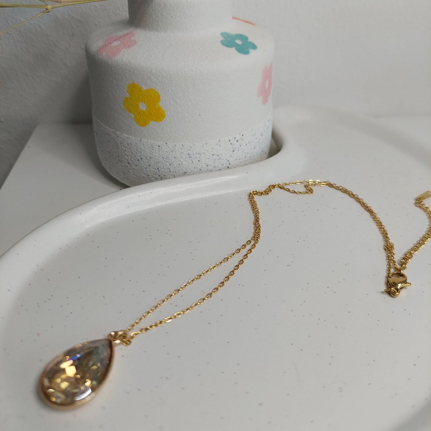 Vergoldete Edelstahlkette mit Tropfenanhänger – Blau, Beige oder Regenbogen – Glasstein, minimalistischer Schmuck, Geschenk für Frauen