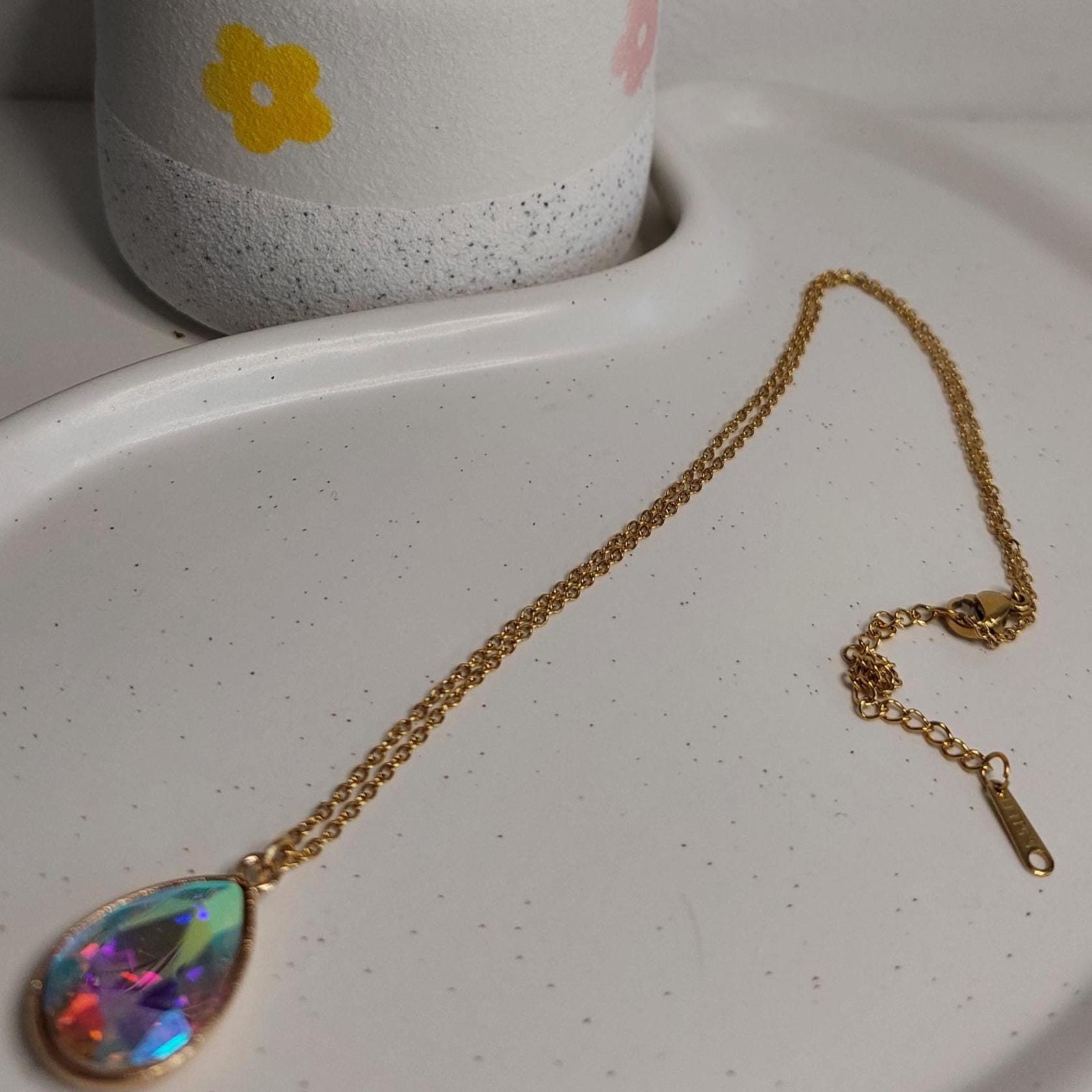 Vergoldete Edelstahlkette mit Tropfenanhänger – Blau, Beige oder Regenbogen – Glasstein, minimalistischer Schmuck, Geschenk für Frauen