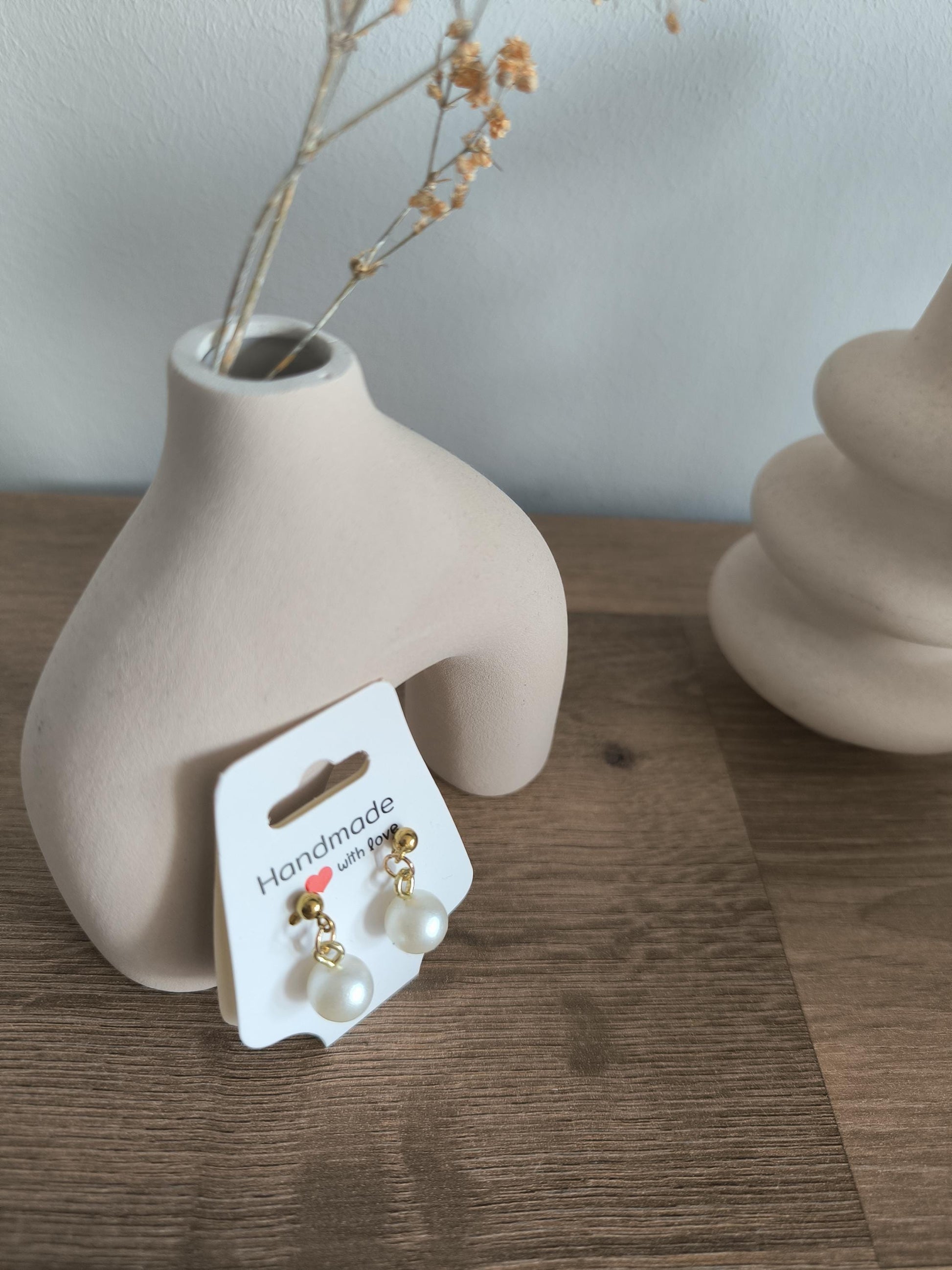 Elegante Perlenohrringe – Edelstahl 14k vergoldet | Creolen Stecker mit Perlenanhänger | minimalistischer Schmuck | Geschenk für Frauen