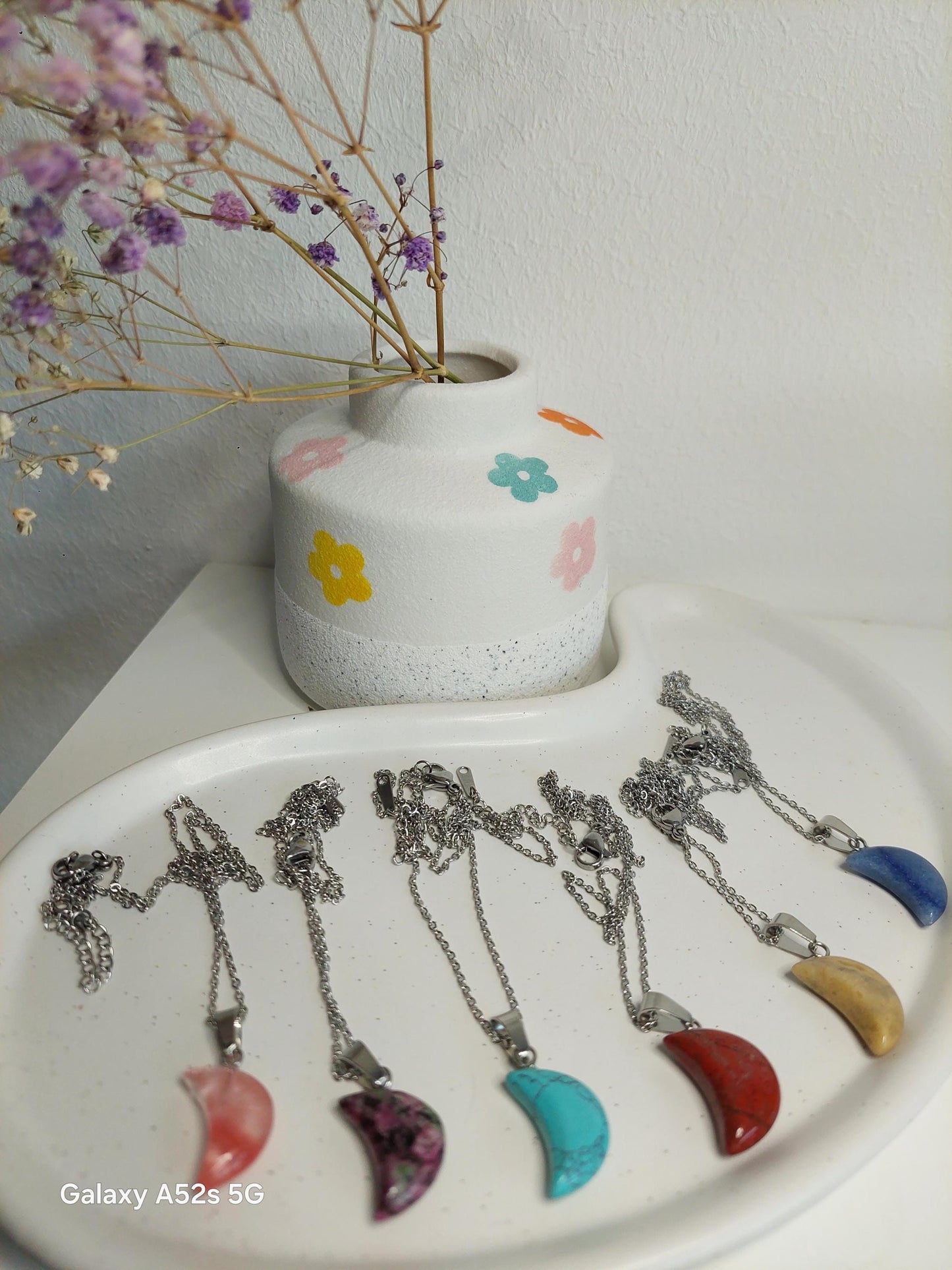 Mondstein Kette Edelstein Anhänger – Edelstahl Halskette mit Heilstein Halbmond – Boho Schmuck Damen Geschenk Naturstein