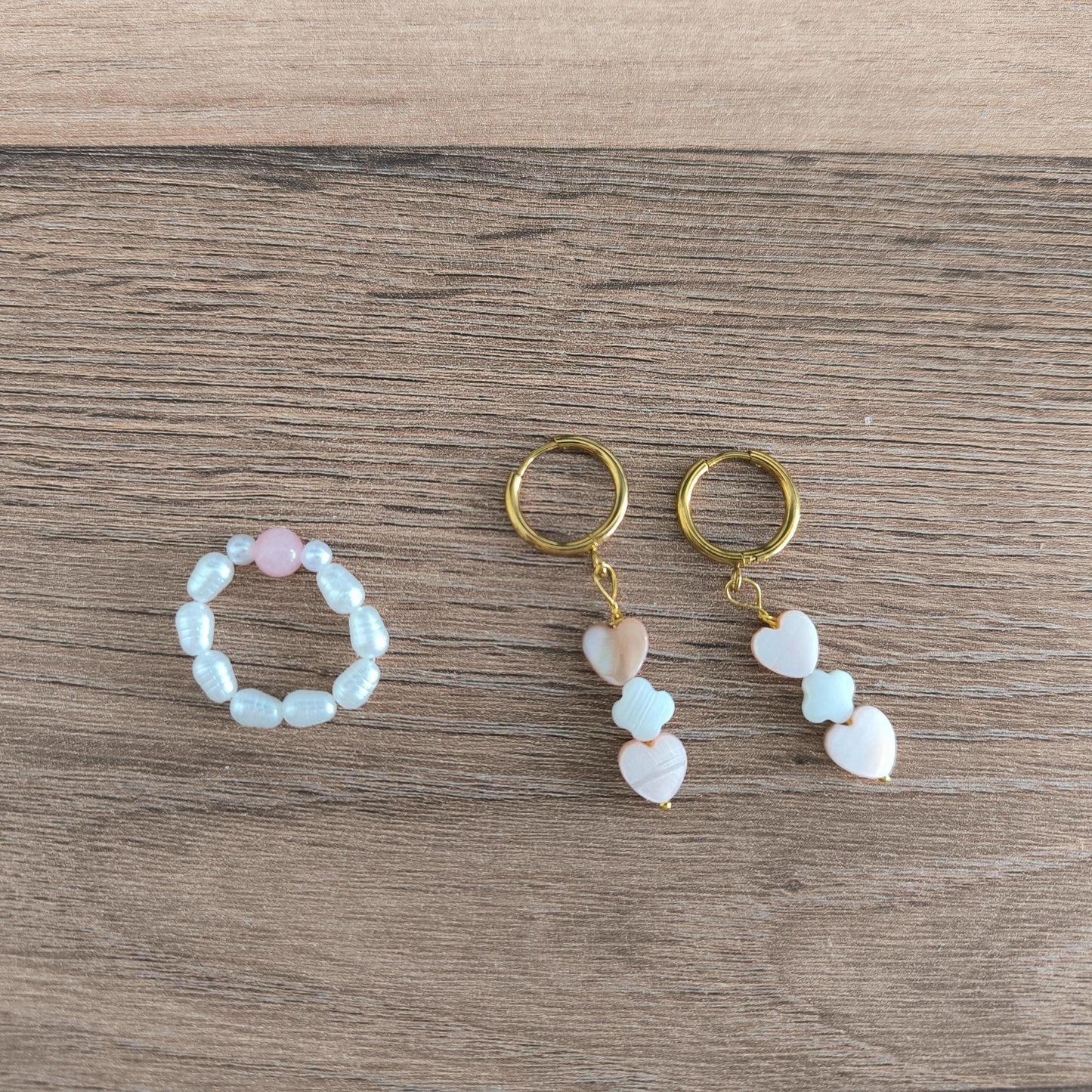 Schmuck Set Rosenquarz Ring und Perlen Ohrringe | 14k vergoldet | Boho Schmuck | Herz und Blumen Perlen | Geschenk für Frauen