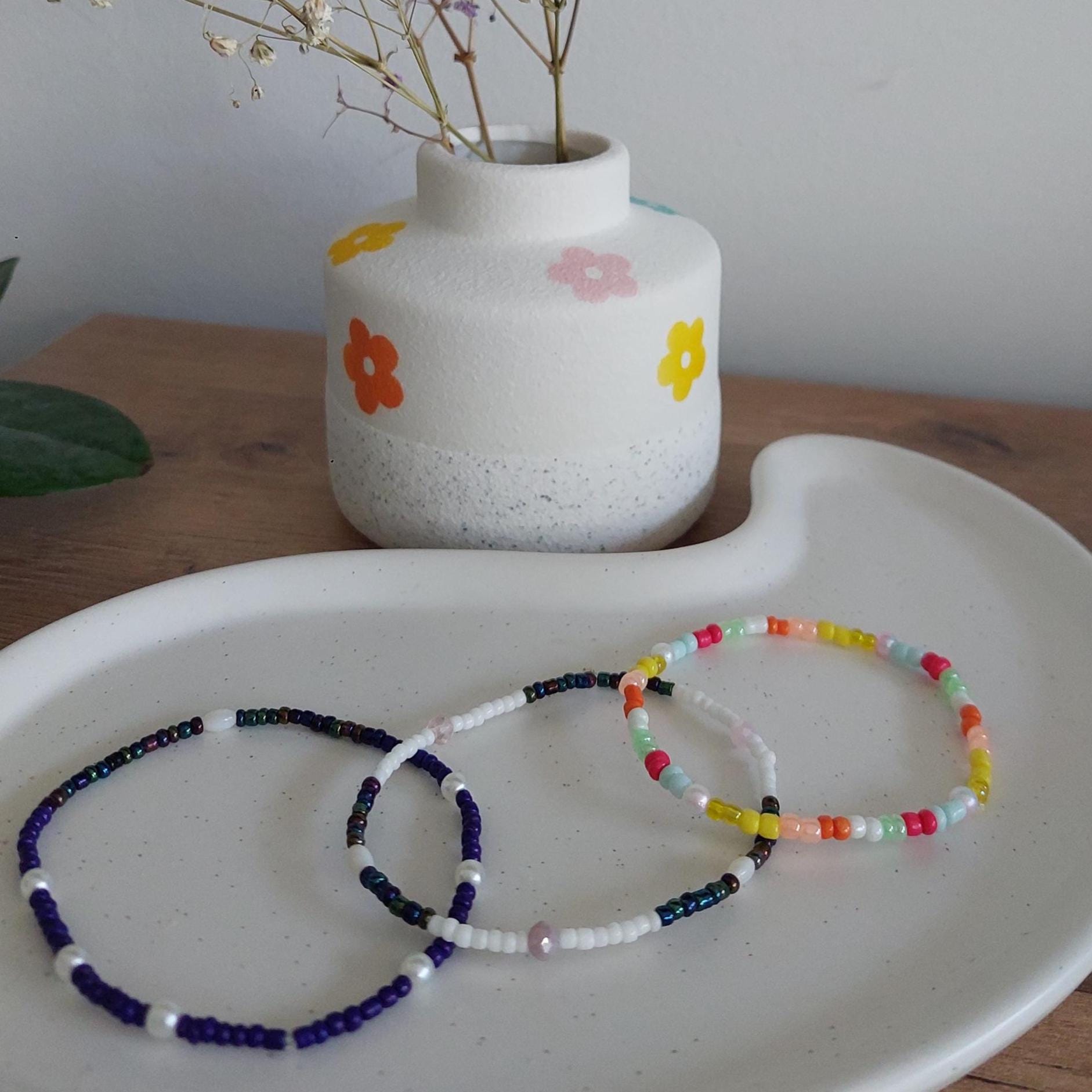 Perlenarmband bunt boho | Gummiband | Handmade Armband | Muschelperlen & Edelsteinakzente | zartes Armband | Geschenk für sie | individuell