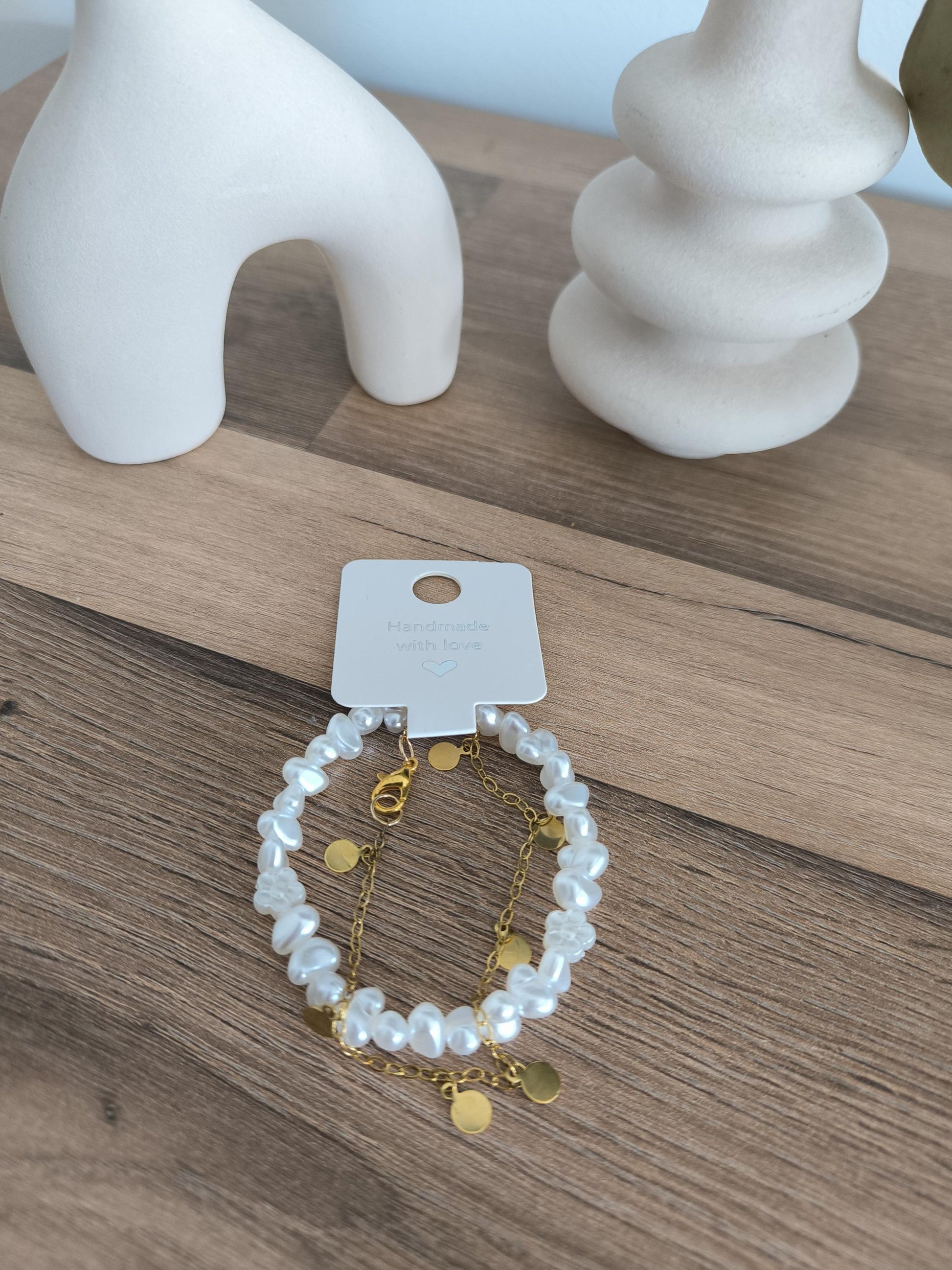 weißes Perlenarmband Boho Set | Elegantes Armband | 2-teilig | Gummiband & vergoldetes Edelsteinarmband | Geschenkidee für Sie | Hochzeit |