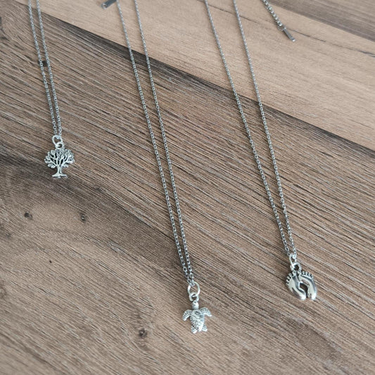 Silberne Edelstahl Halskette – Lebensbaum, Schildkröte oder Babyfüße Anhänger | versilbert, Edelstahlkette, zart, Geschenkidee | Stainless