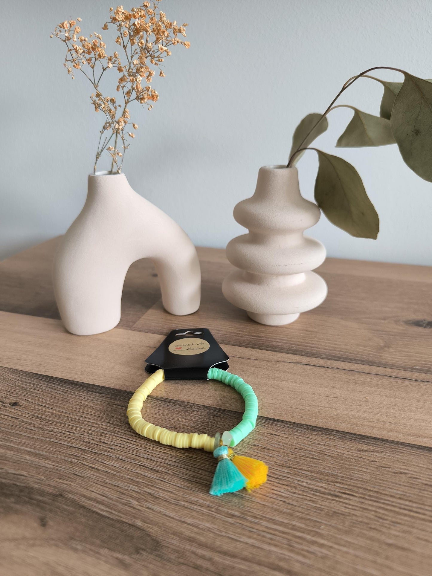 Handgemachtes Perlenarmband mit Anhänger – Buntes Armband Damen – Edelstein Armband Geschenk – Gummiband – Boho Schmuck Handmade