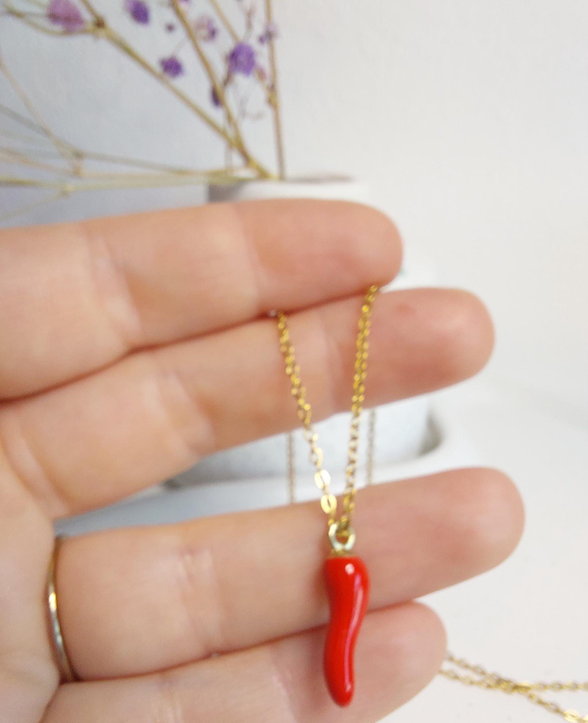 Vergoldete Edelstahlkette mit rotem Chili Anhänger | Trendige Halskette | Edelstahl Schmuck | Geschenk für Sie | Handmade Jewelry
