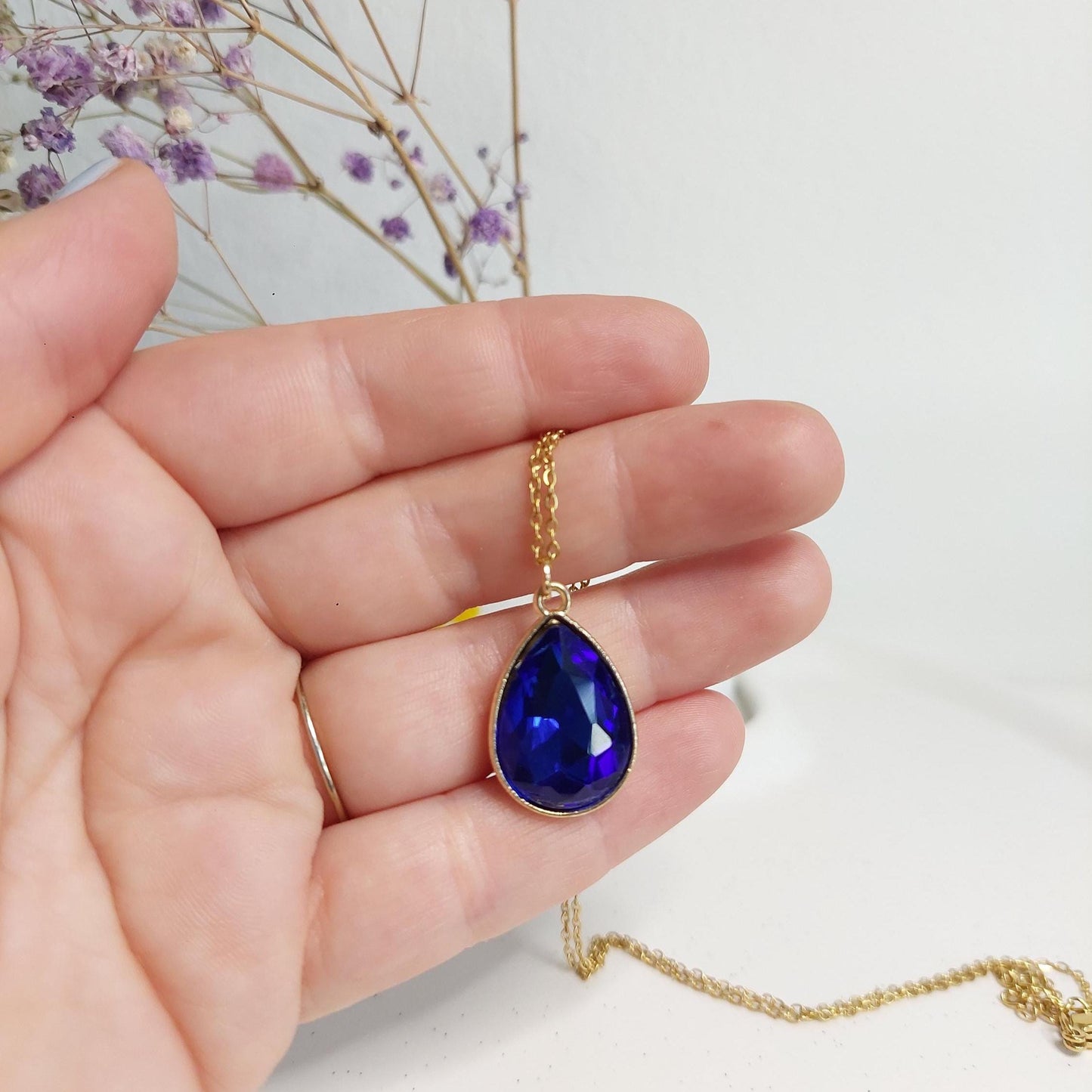 Vergoldete Edelstahlkette mit Tropfenanhänger – Blau, Beige oder Regenbogen – Glasstein, minimalistischer Schmuck, Geschenk für Frauen