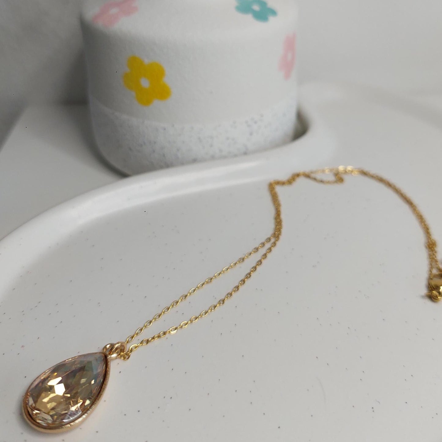 Vergoldete Edelstahlkette mit Tropfenanhänger – Blau, Beige oder Regenbogen – Glasstein, minimalistischer Schmuck, Geschenk für Frauen