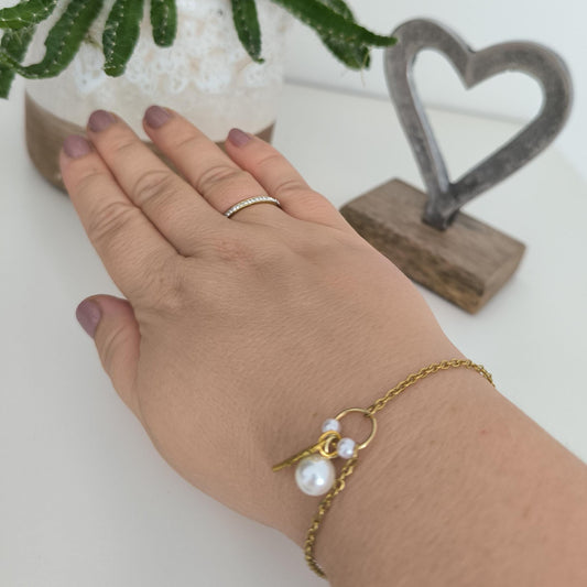 Vergoldetes Edelstahlarmband mit Perlen Engelflügel – Schutzengel Schmuck | Geschenk für Frauen | filigranes Armband | spirituell | elegant