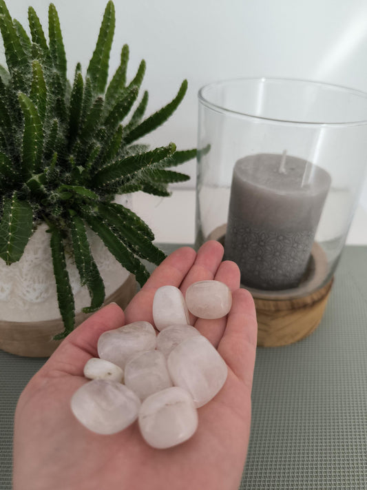 Rosenquarz Edelstein geschliffen – XS, S, M | Heilstein für Liebe & Herzöffnung | Dekosteine, Rohsteine, Schmuckstein | Trommelstein