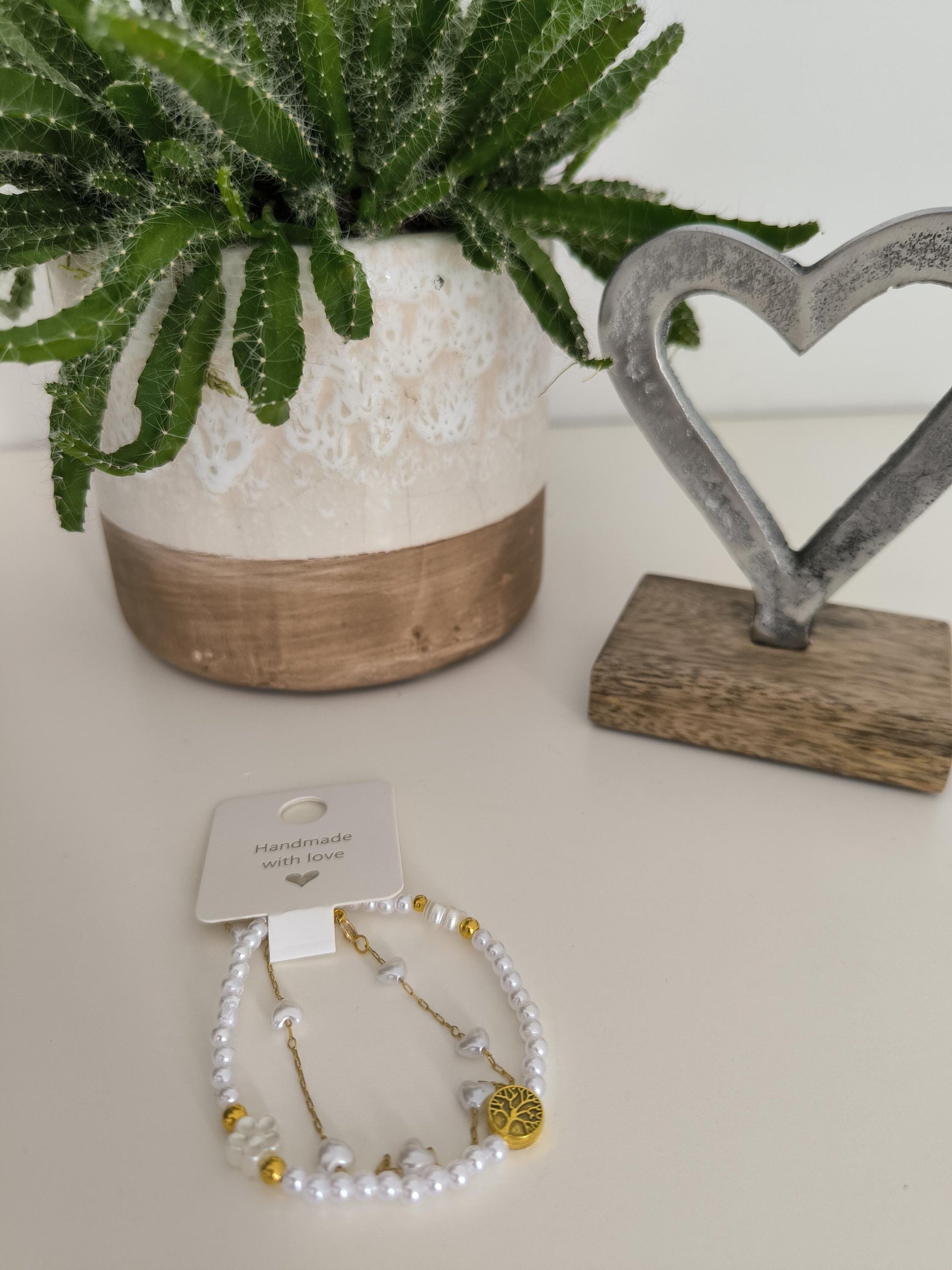 weißes Perlenarmband Boho Set | Elegantes Armband | 2-teilig | Gummiband & vergoldetes Edelsteinarmband | Herzen | Blumen| Lifetree