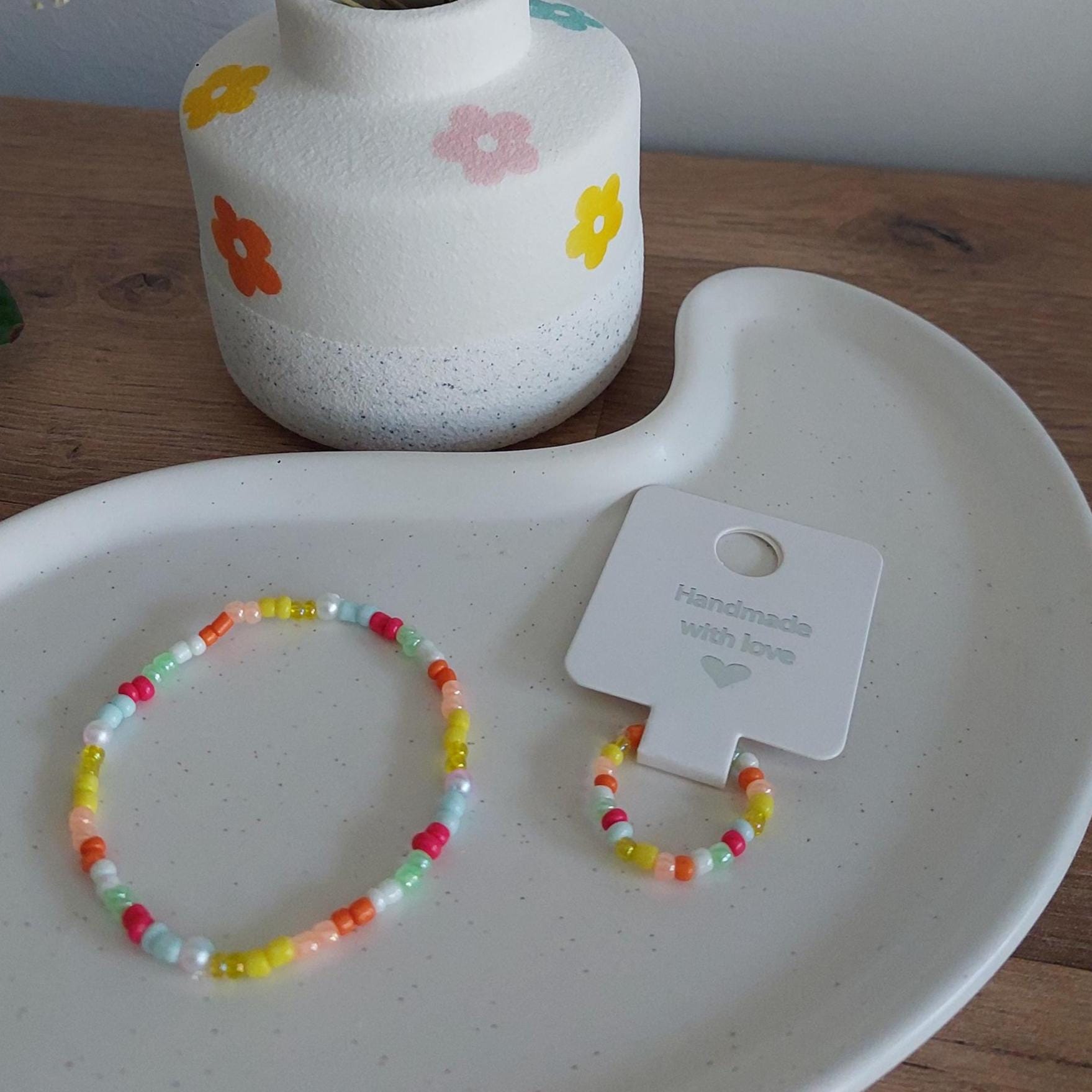 Perlenarmband bunt boho | Gummiband | Handmade Armband | Muschelperlen & Edelsteinakzente | zartes Armband | Geschenk für sie | individuell