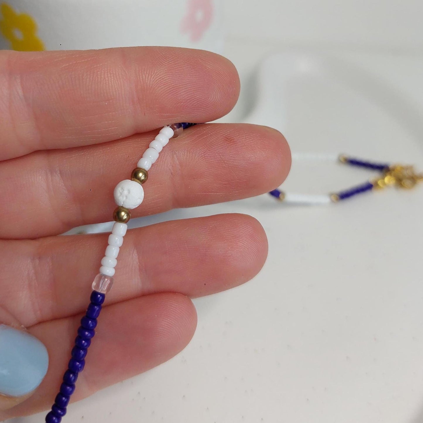 Blau weiße Perlenkette | handmade Halskette | zart Sommer Boho | Edelstahl vergoldet | Minimalistisch | Muschelperlen | Geschenk für sie