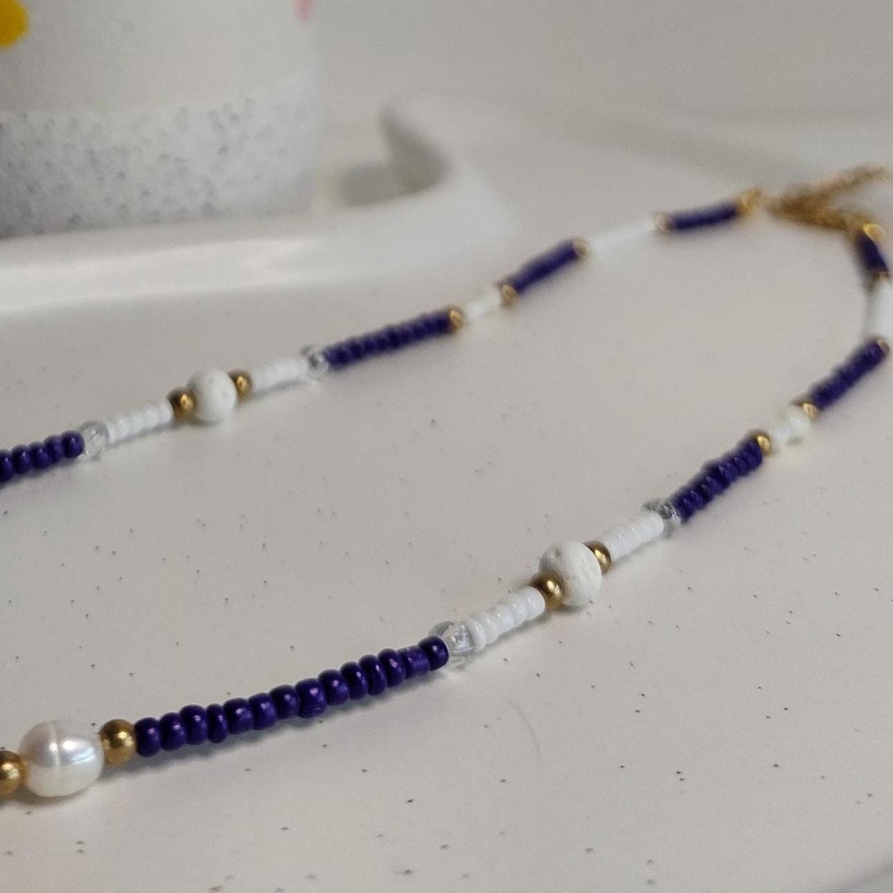 Blau weiße Perlenkette | handmade Halskette | zart Sommer Boho | Edelstahl vergoldet | Minimalistisch | Muschelperlen | Geschenk für sie