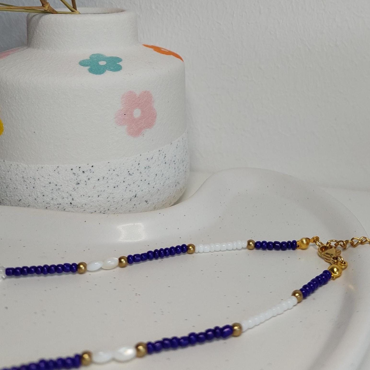 Blau weiße Perlenkette | handmade Halskette | zart Sommer Boho | Edelstahl vergoldet | Minimalistisch | Muschelperlen | Geschenk für sie