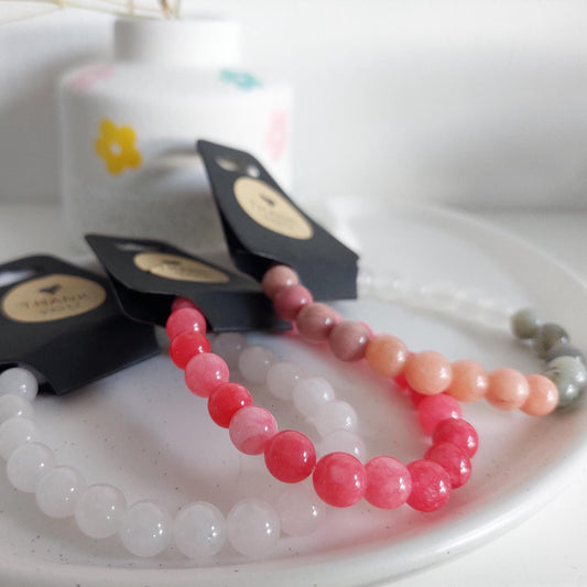 Edelstein Armband | Heilstein Armband aus echten Steinen | New Beginnings Erdbeerquarz, Moosachat, Jade | Gummiband | Handgemachtes Geschenk